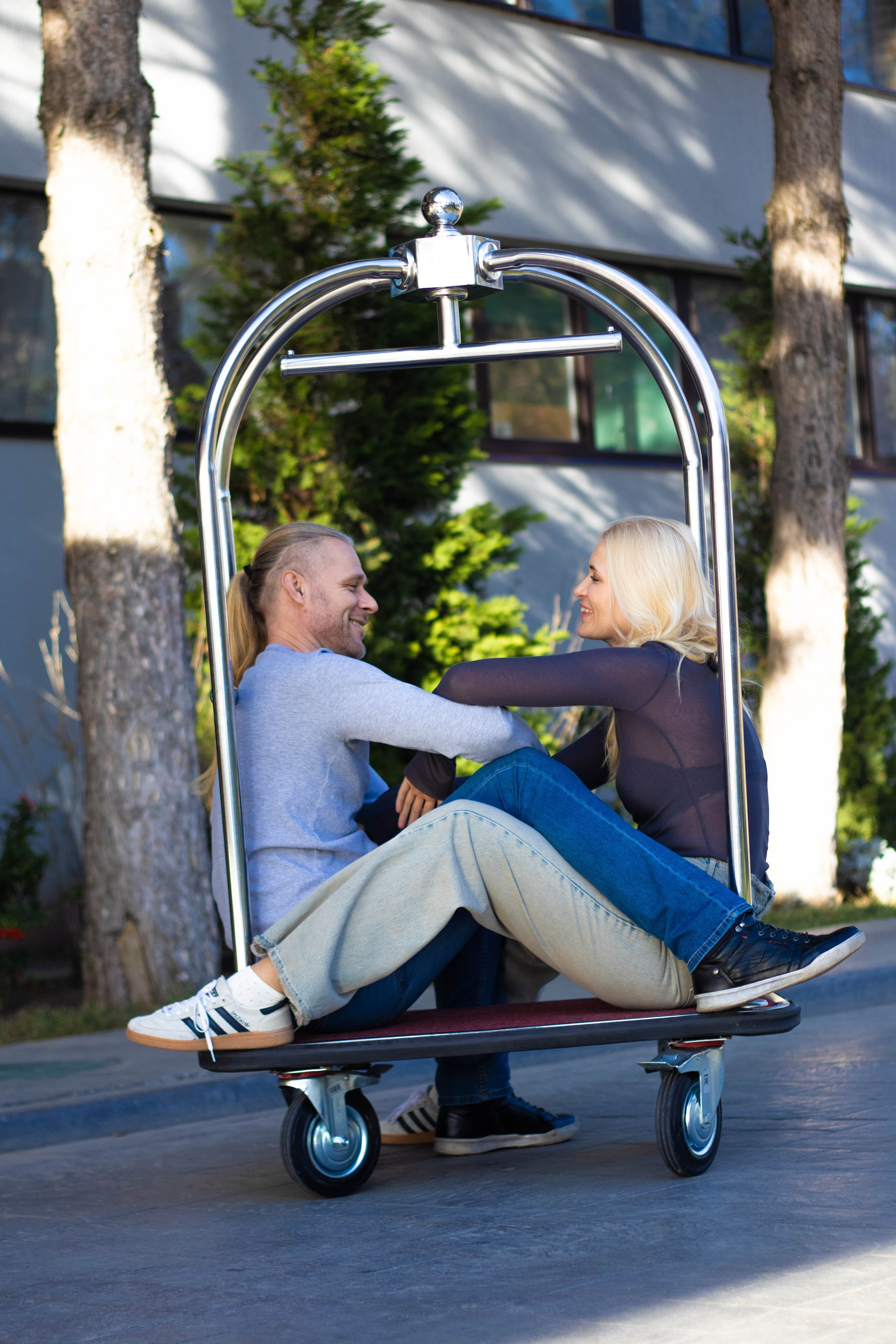 «Влюбленные в городе». Уличный фотограф Города N