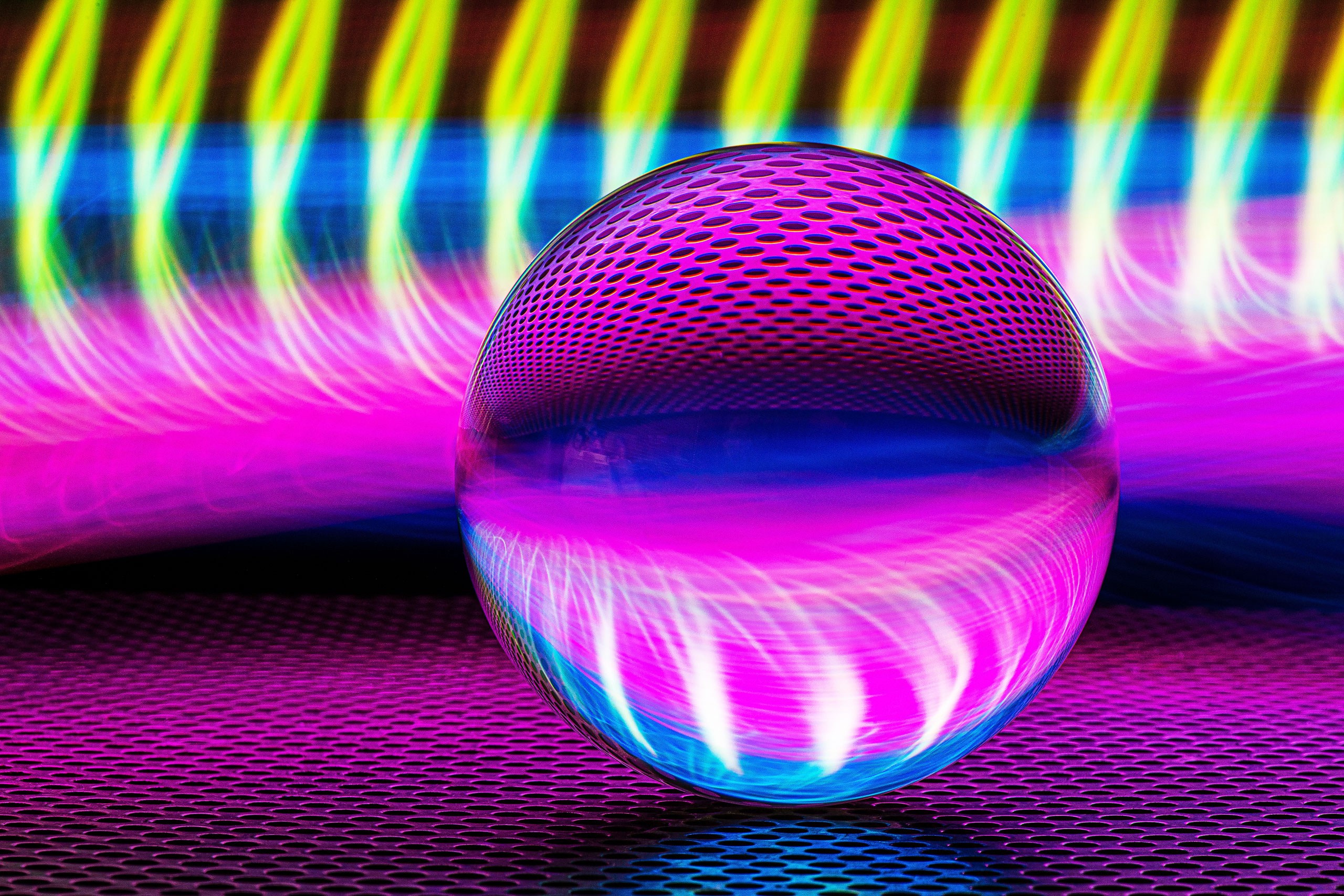 Рисование светом. Скульптуры из воды Сергея Толмачева