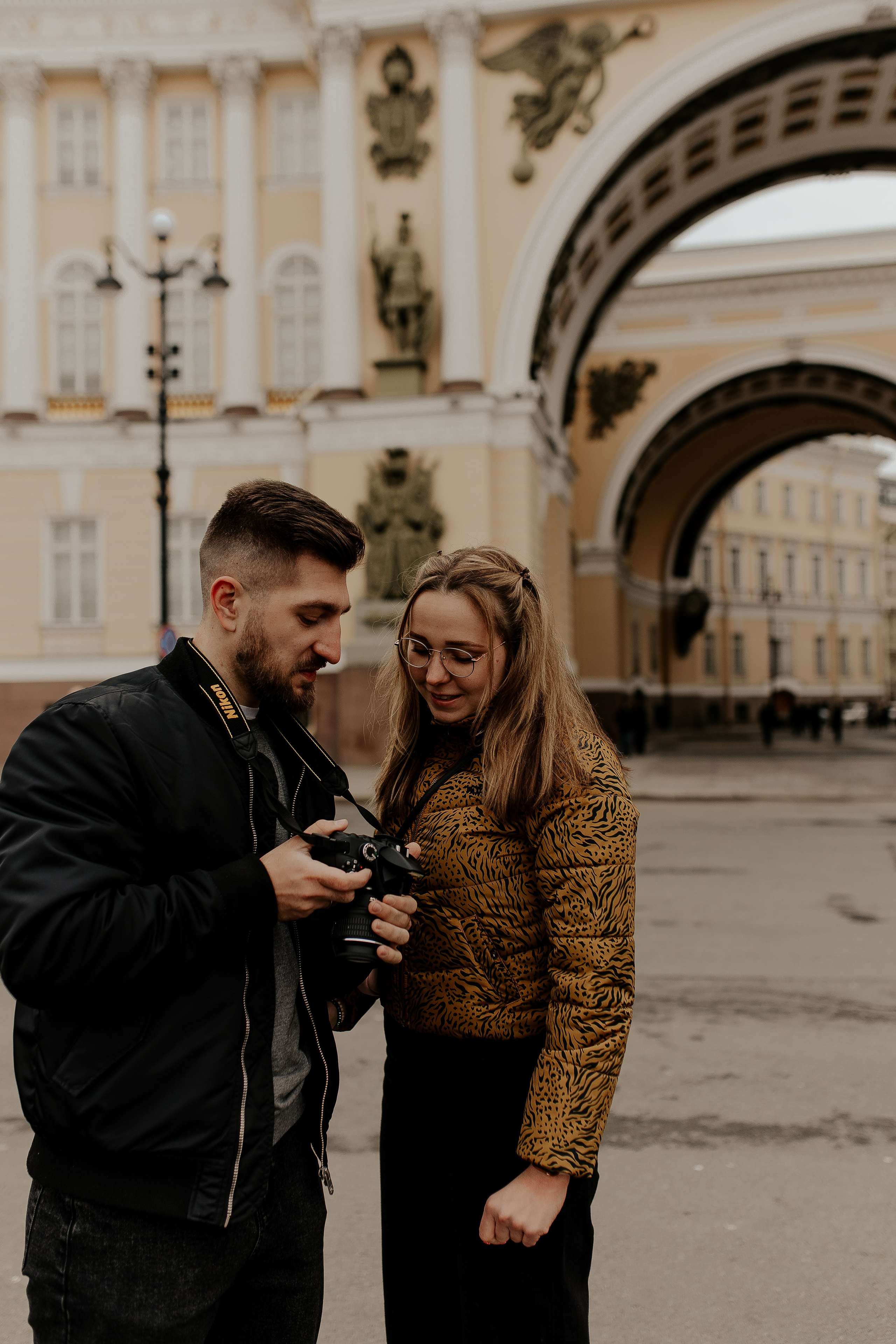 Пара у главного штаба. Фотограф в Санкт-Петербурге Лиза Семченкова