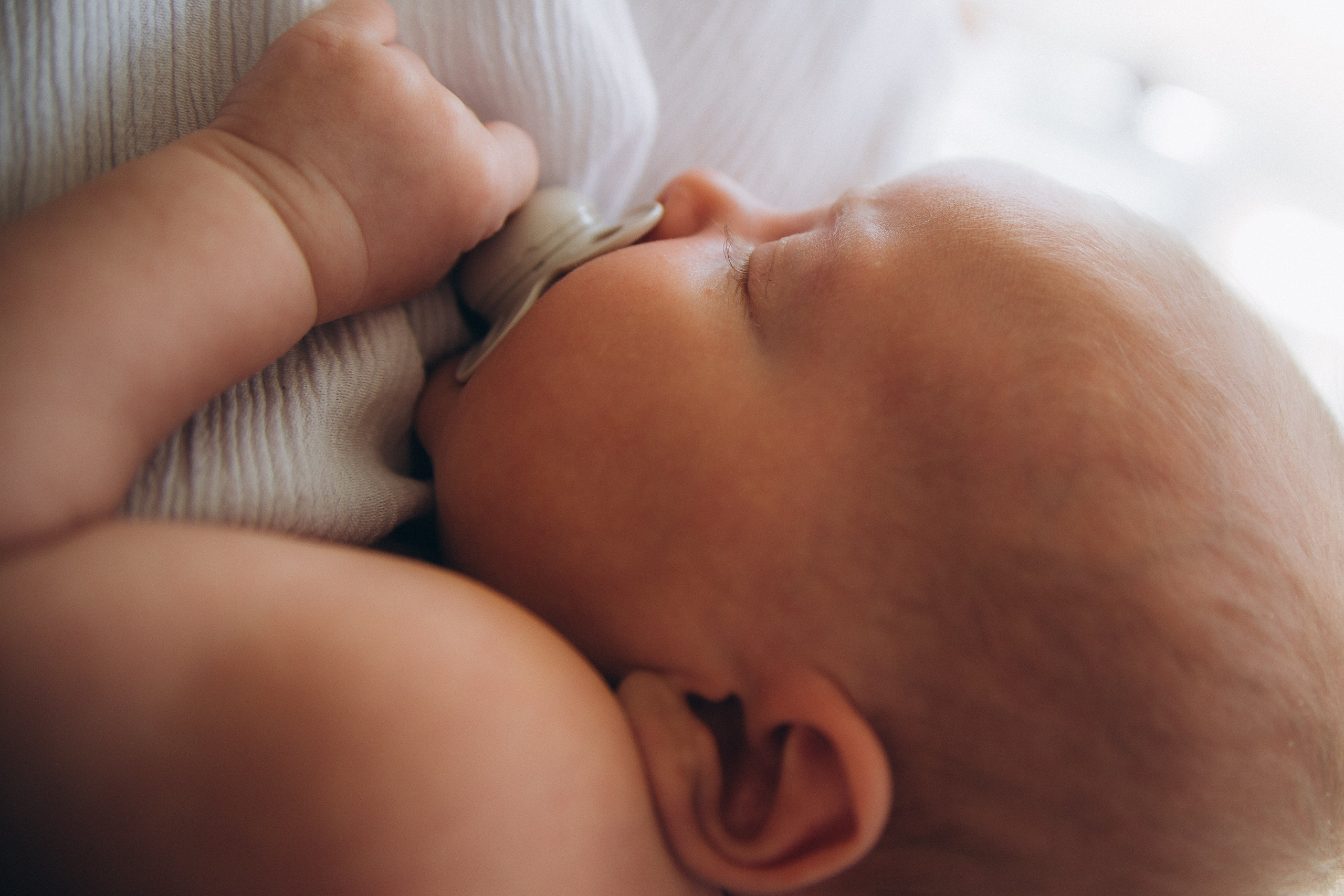 Séance newborn Sasha. Photographe des familles et enfants à Nantes et alentours