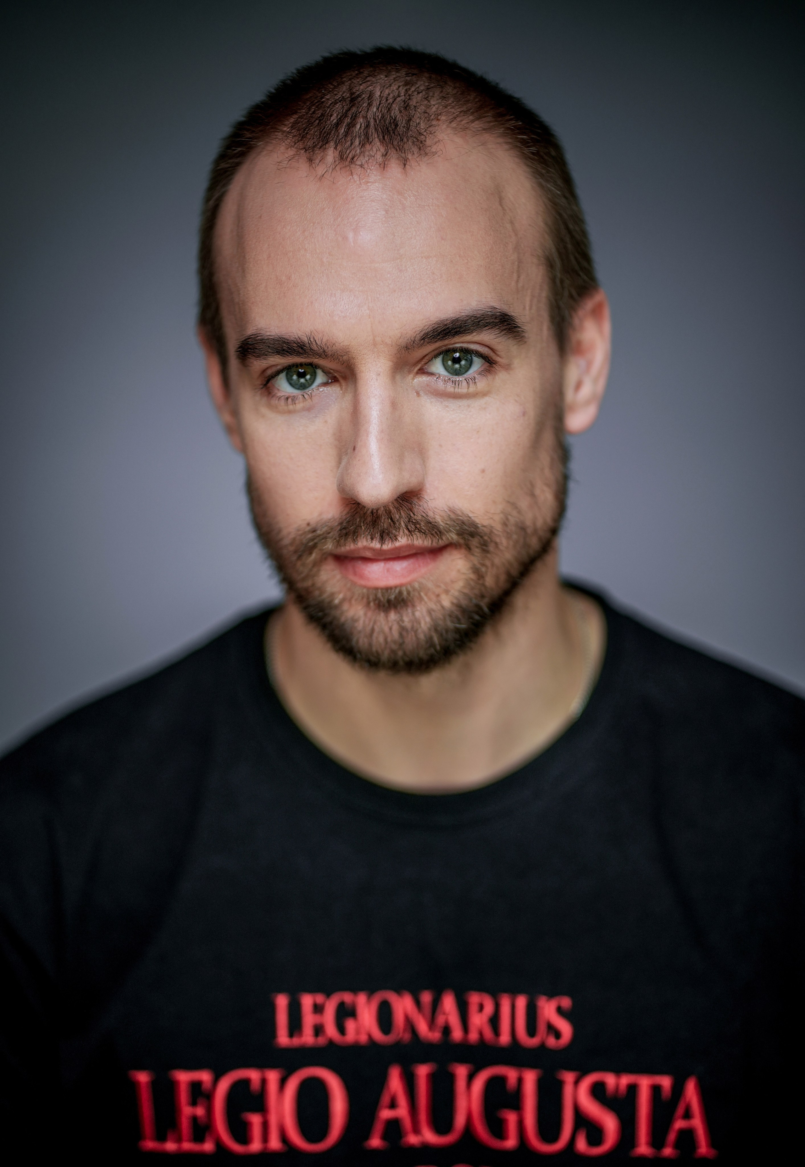 Актёр Пётр Романов. Портретная съемка в Москве, студийный фотограф Игорь Фомин