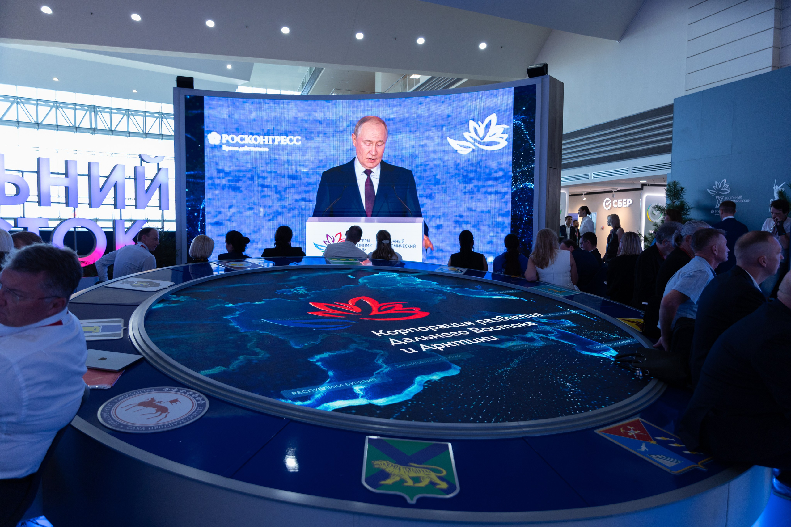 ВЭФ 2025. Олег Катакинов| Репортажный фотограф в городе у моря (Владивосток)