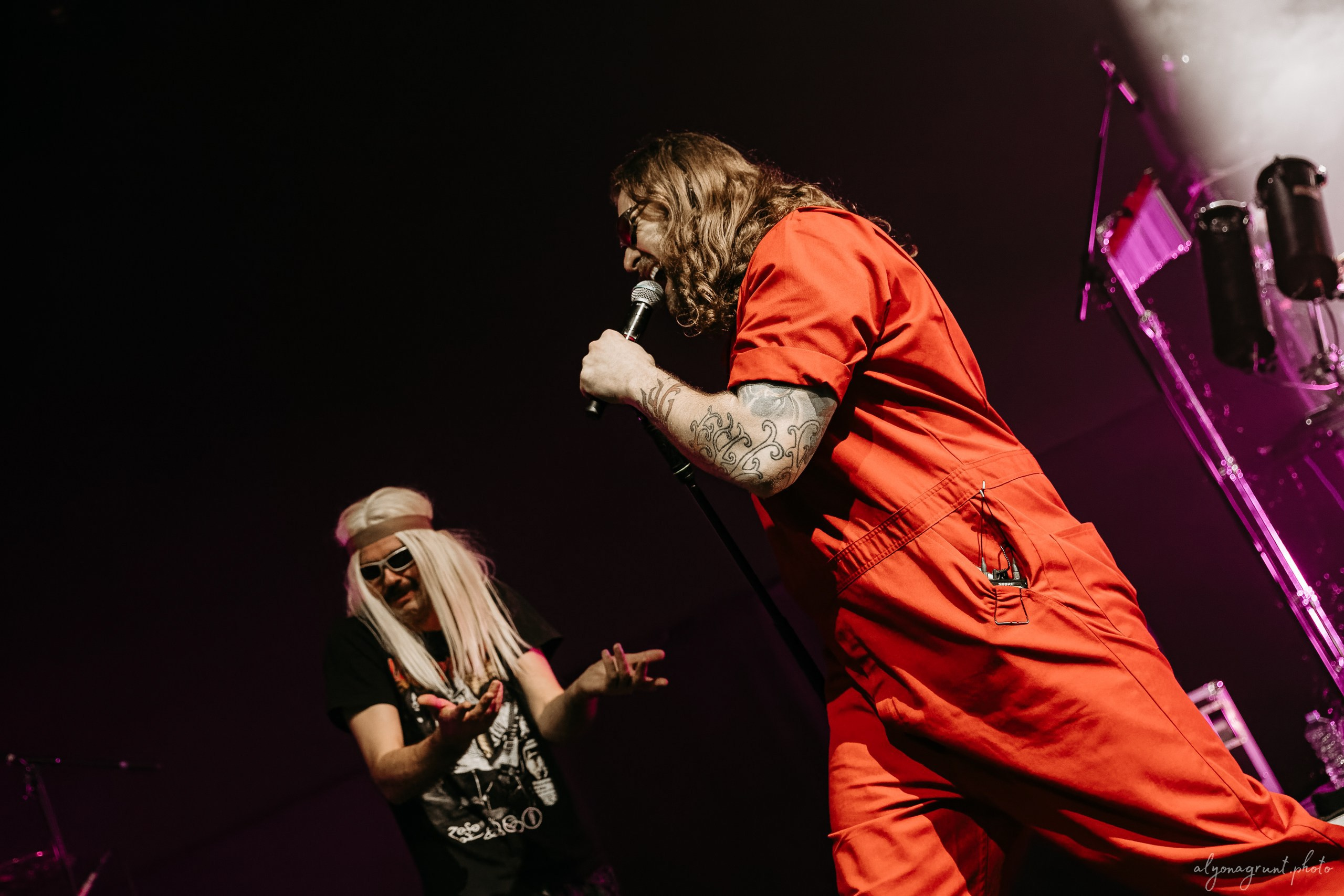 Багровый Фантомас, фоторепортаж, СПб, BASE, 14.12.2025. Алена Адрианова: фотограф в Санкт-Петербурге