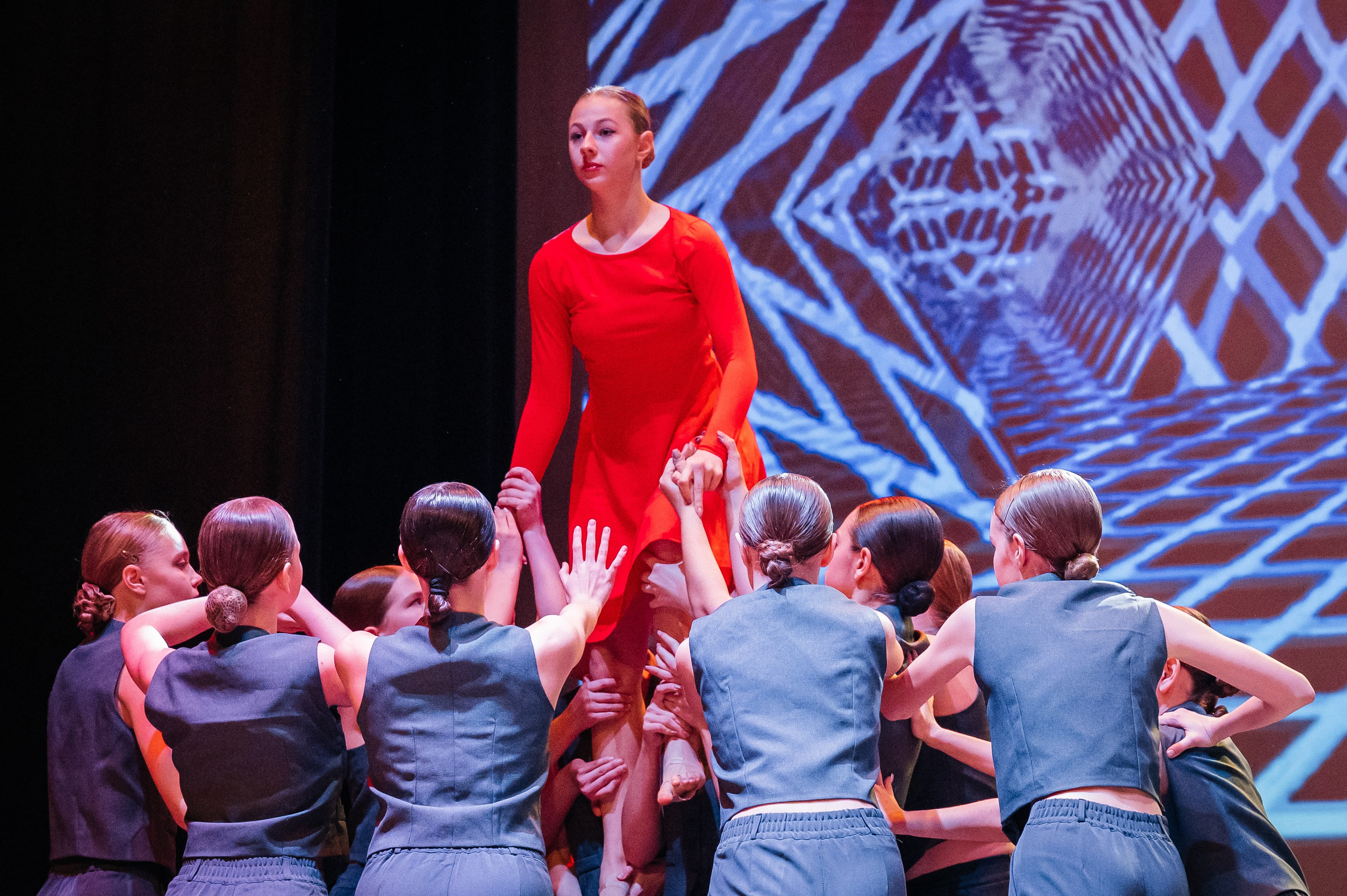 Танцы. Фотограф Елена Рогашкова