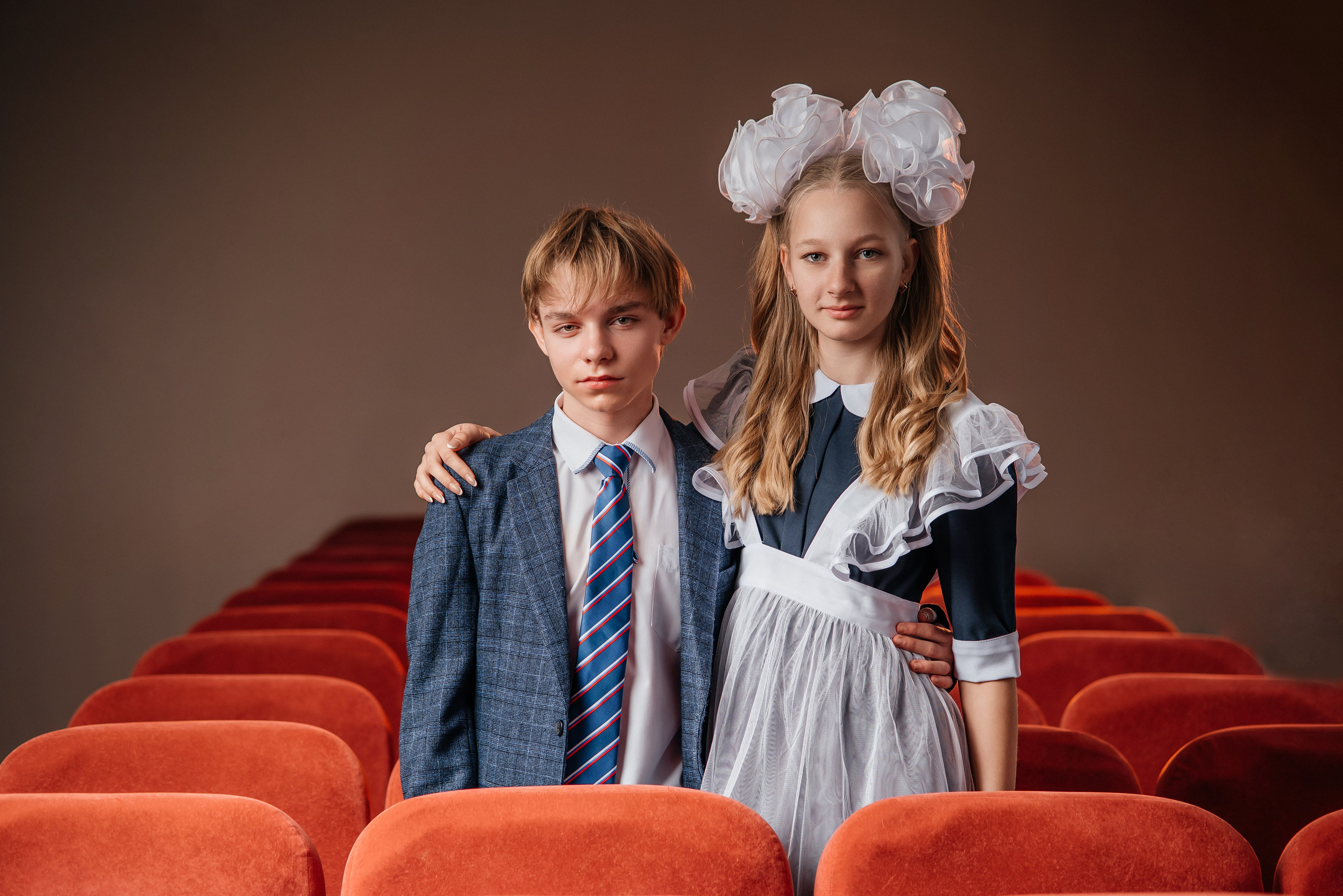 Классическая классика. Школьный фотограф в Валуйках. Фотосессии для выпускников и изготовление выпускных альбомов в городе Валуйки и в Белгородской области