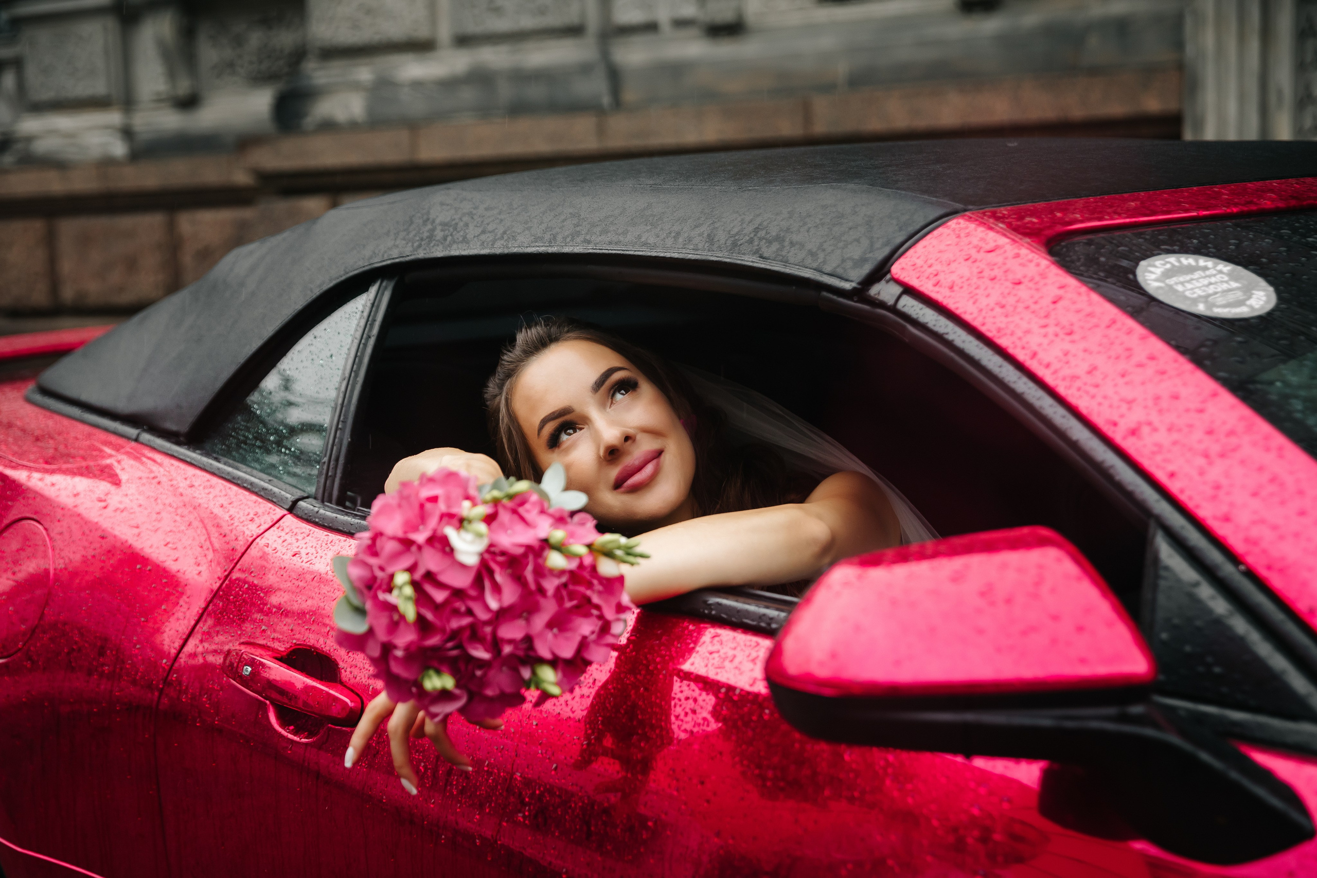 ДВОРЕЦ № 2 | Июль, кабриолет, академия Штиглица. Свадебный фотограф в Санкт-Петербурге Полина Корзухина