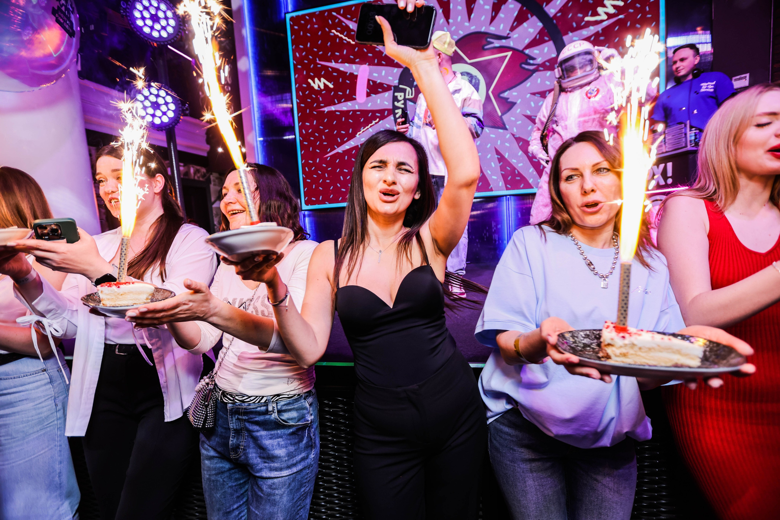 БАР РУКИ ВВЕРХ