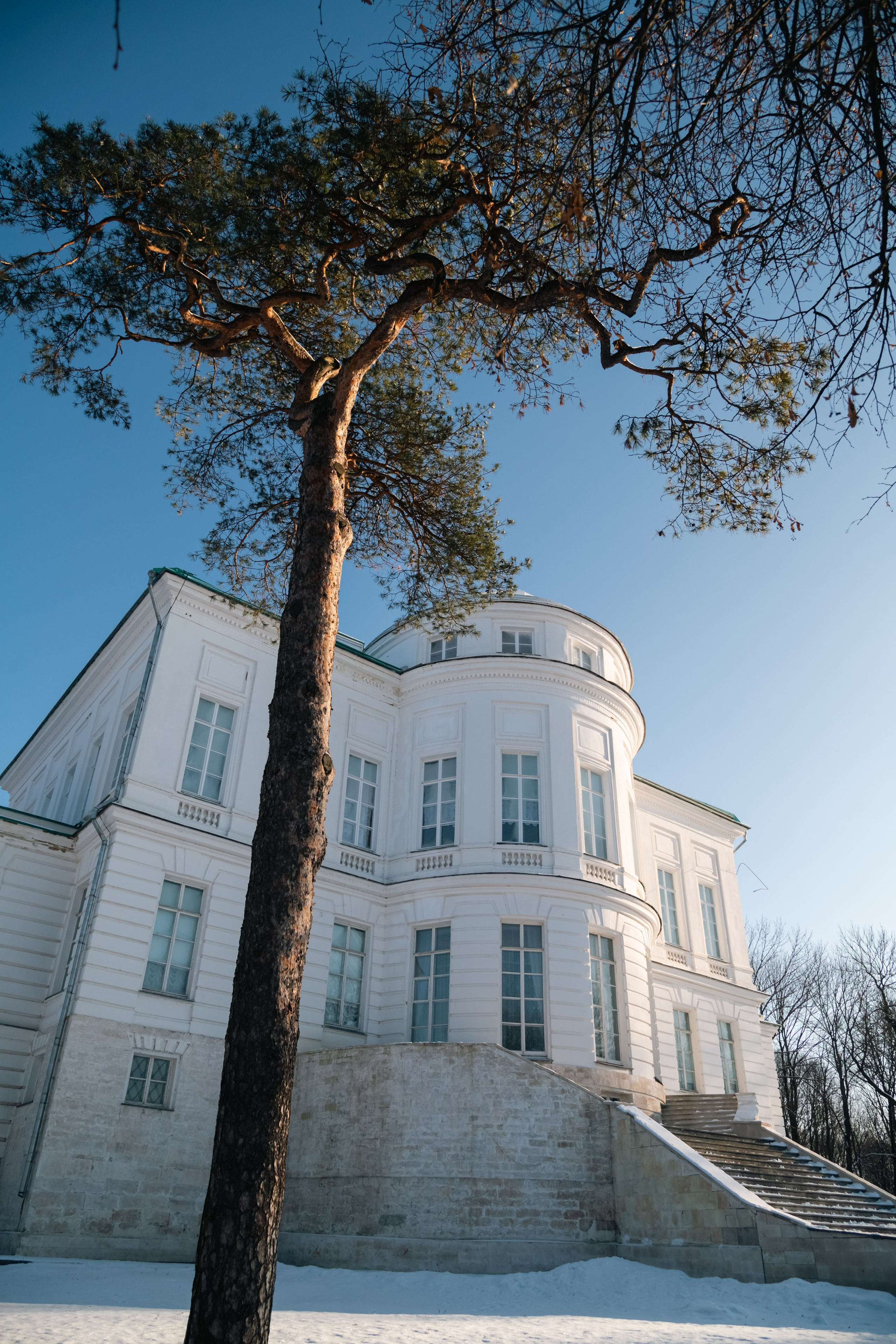 Богородицкий дворец-музей в солнечный морозный день