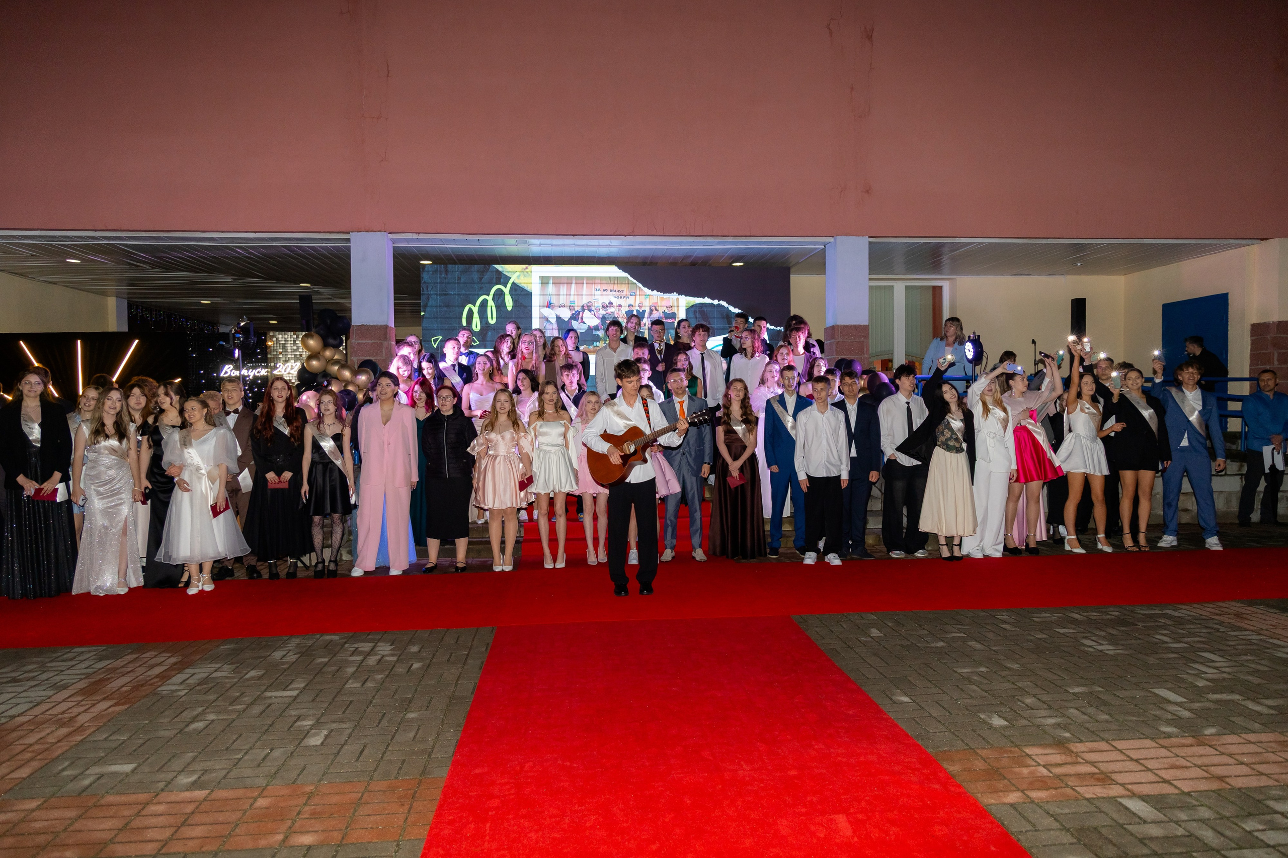 Школьный выпускной 2025 год в Минске, Беларуси. Свадебный фотограф в Минске/Беларуси Сергей Спиридонов