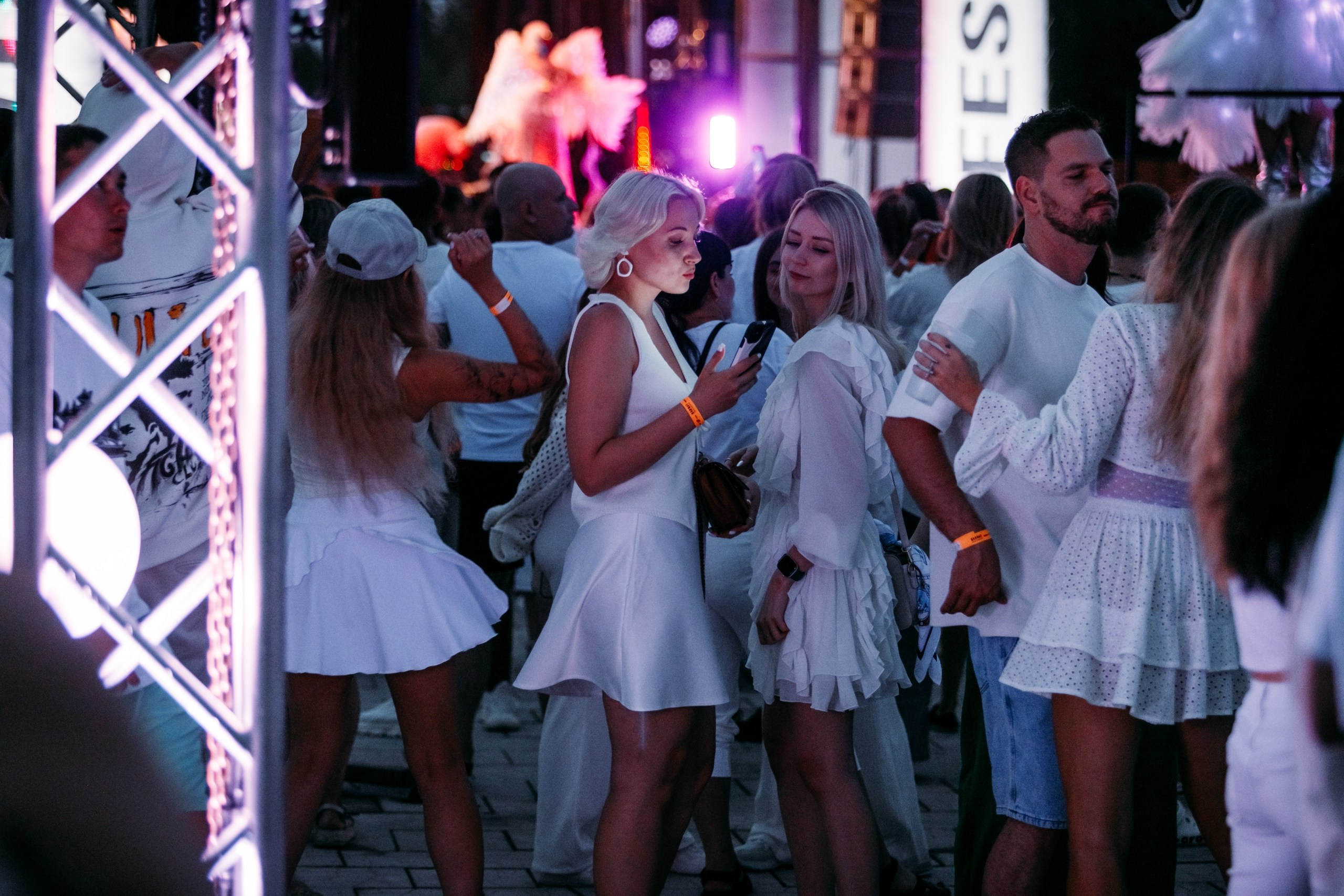 White Party @ Бархат парк. Репортажный фотограф Максим Полянский. Москва, Санкт-Петербург, Красноярск