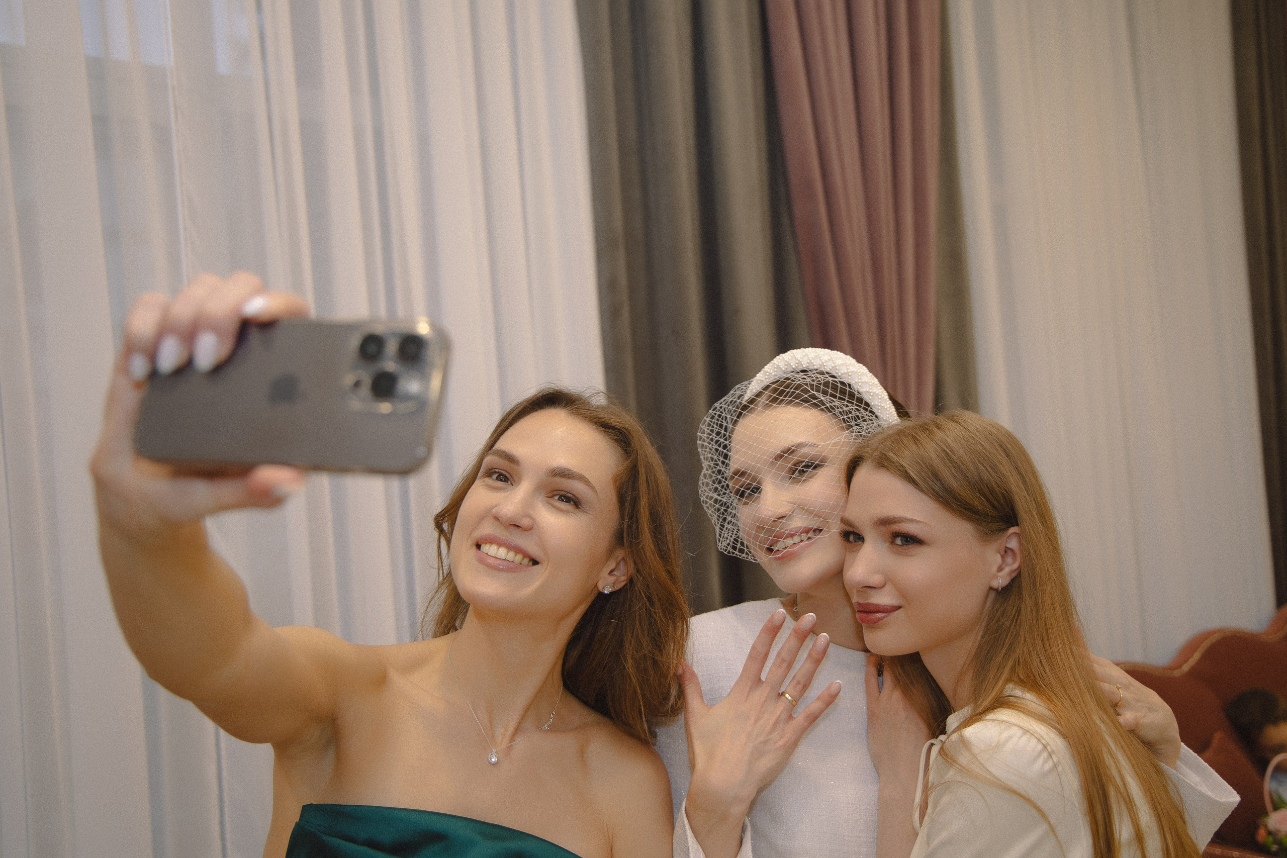 Без лишнего. Свадебный фотограф Марина Пескова | душевная и кинематографичная съёмка в Москве и России