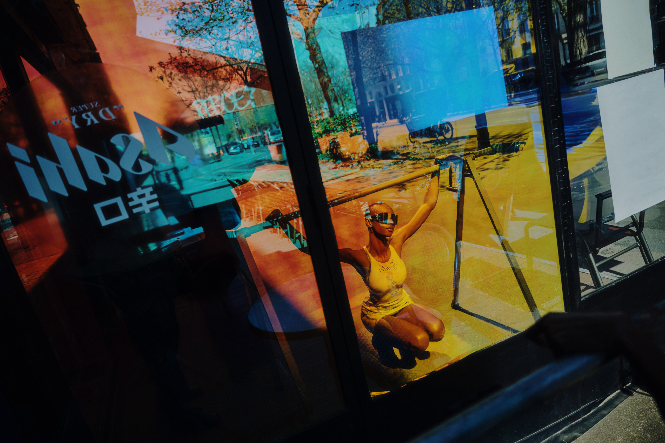 The YUNG magazine. Retoucher