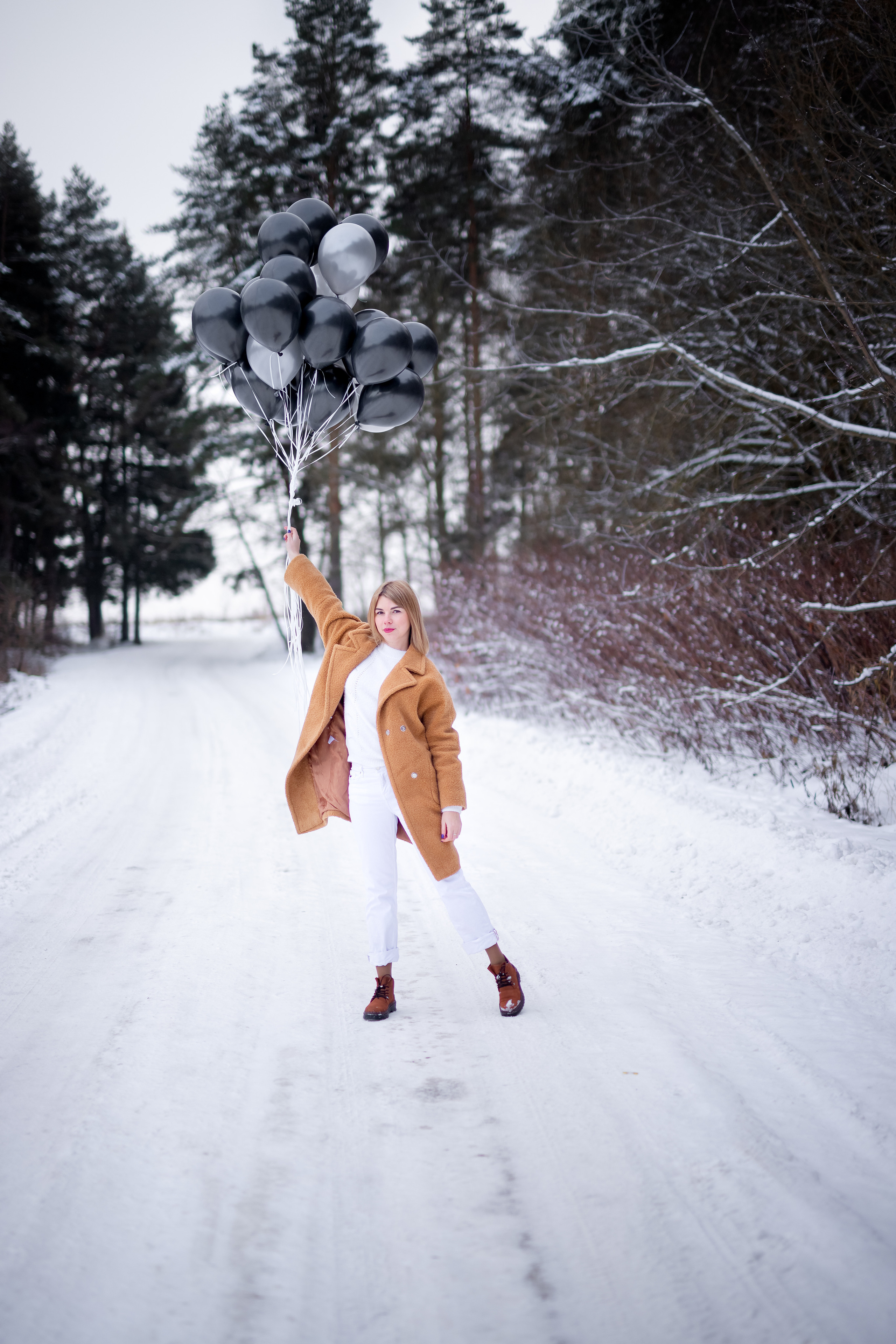 Катюша и воздушные шарики. Фотокомпания «Алые паруса» выпускные альбомы Москва и МО