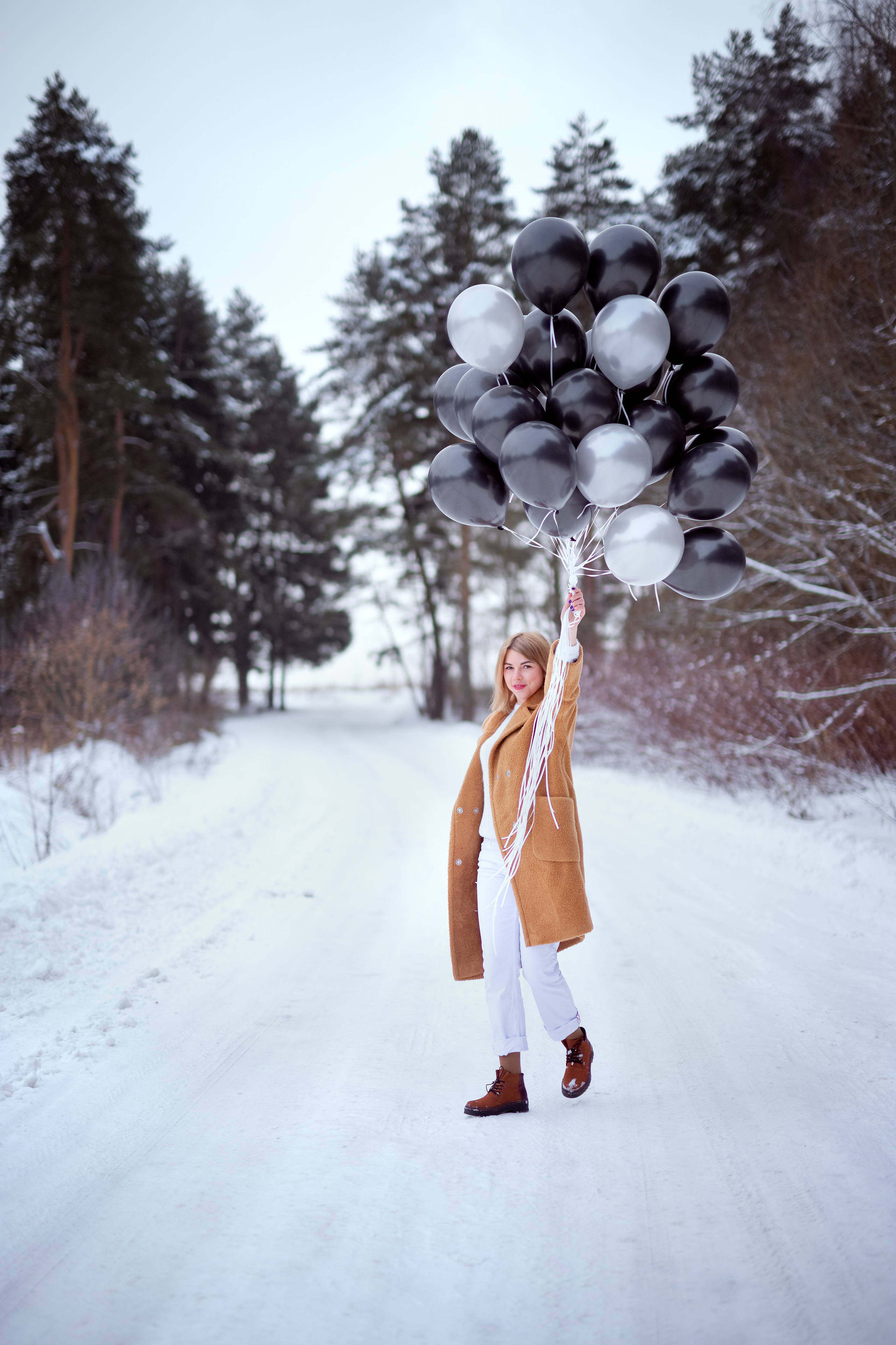 Катюша и воздушные шарики. Фотокомпания «Алые паруса» выпускные альбомы Москва и МО