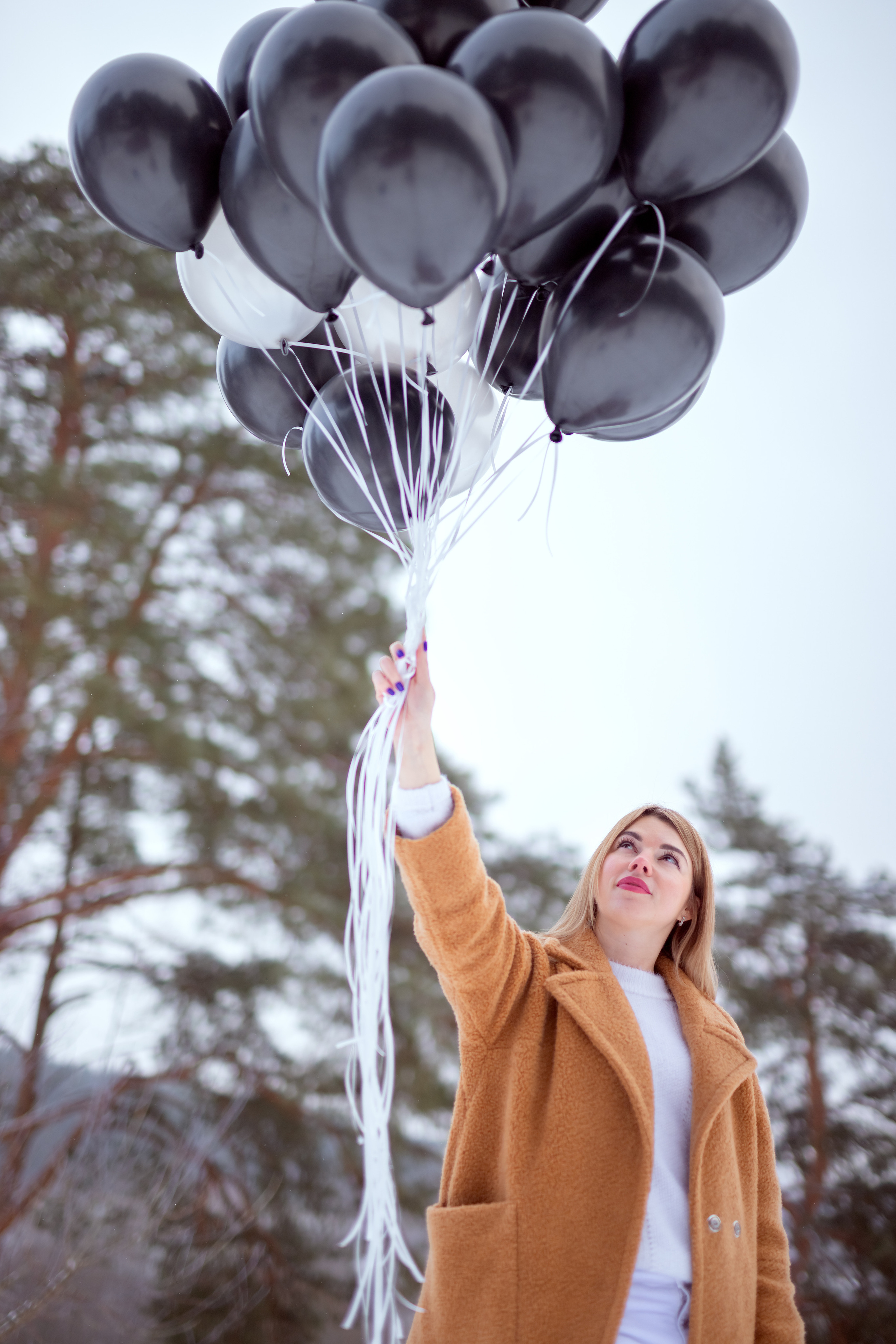 Катюша и воздушные шарики. Фотокомпания «Алые паруса» выпускные альбомы Москва и МО