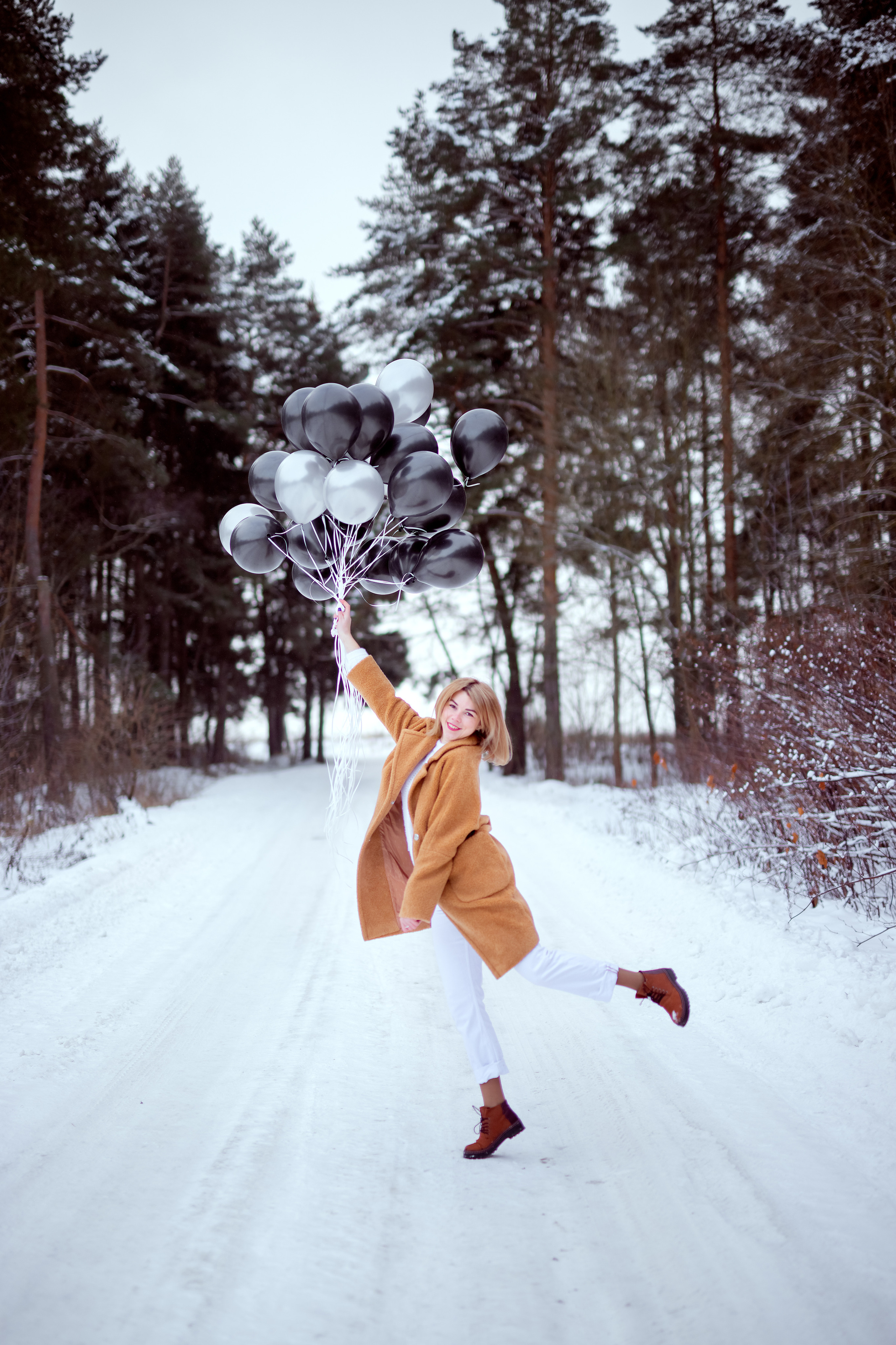 Катюша и воздушные шарики. Фотокомпания «Алые паруса» выпускные альбомы Москва и МО