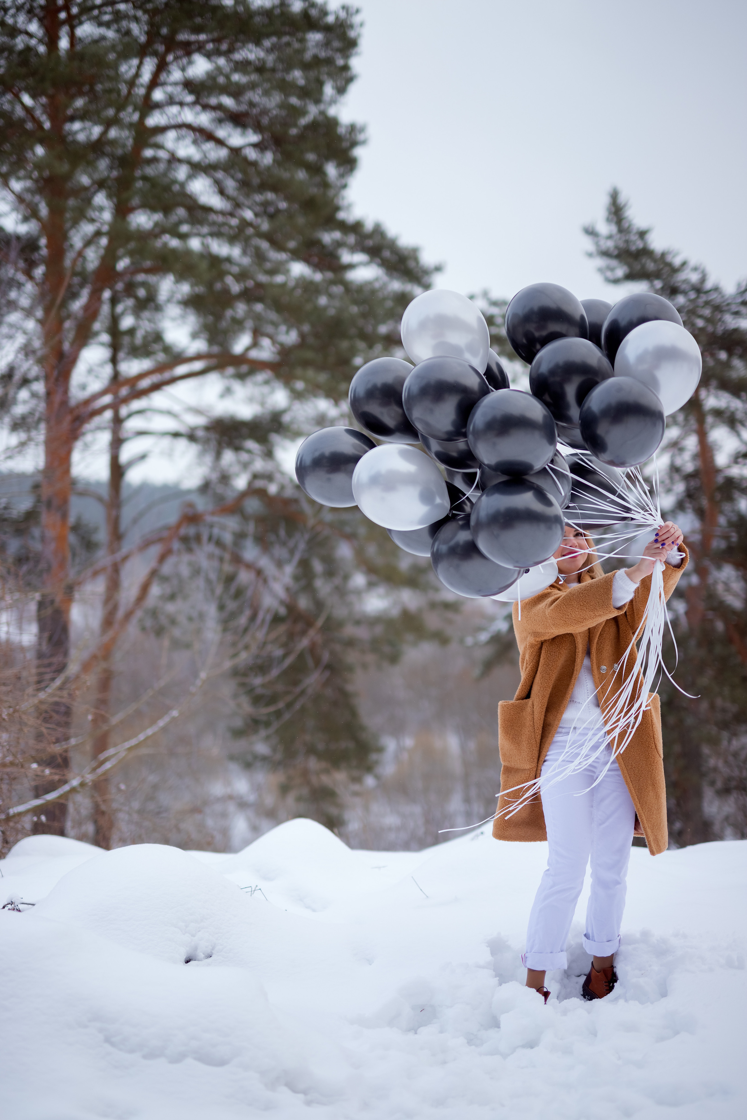 Катюша и воздушные шарики. Фотокомпания «Алые паруса» выпускные альбомы Москва и МО