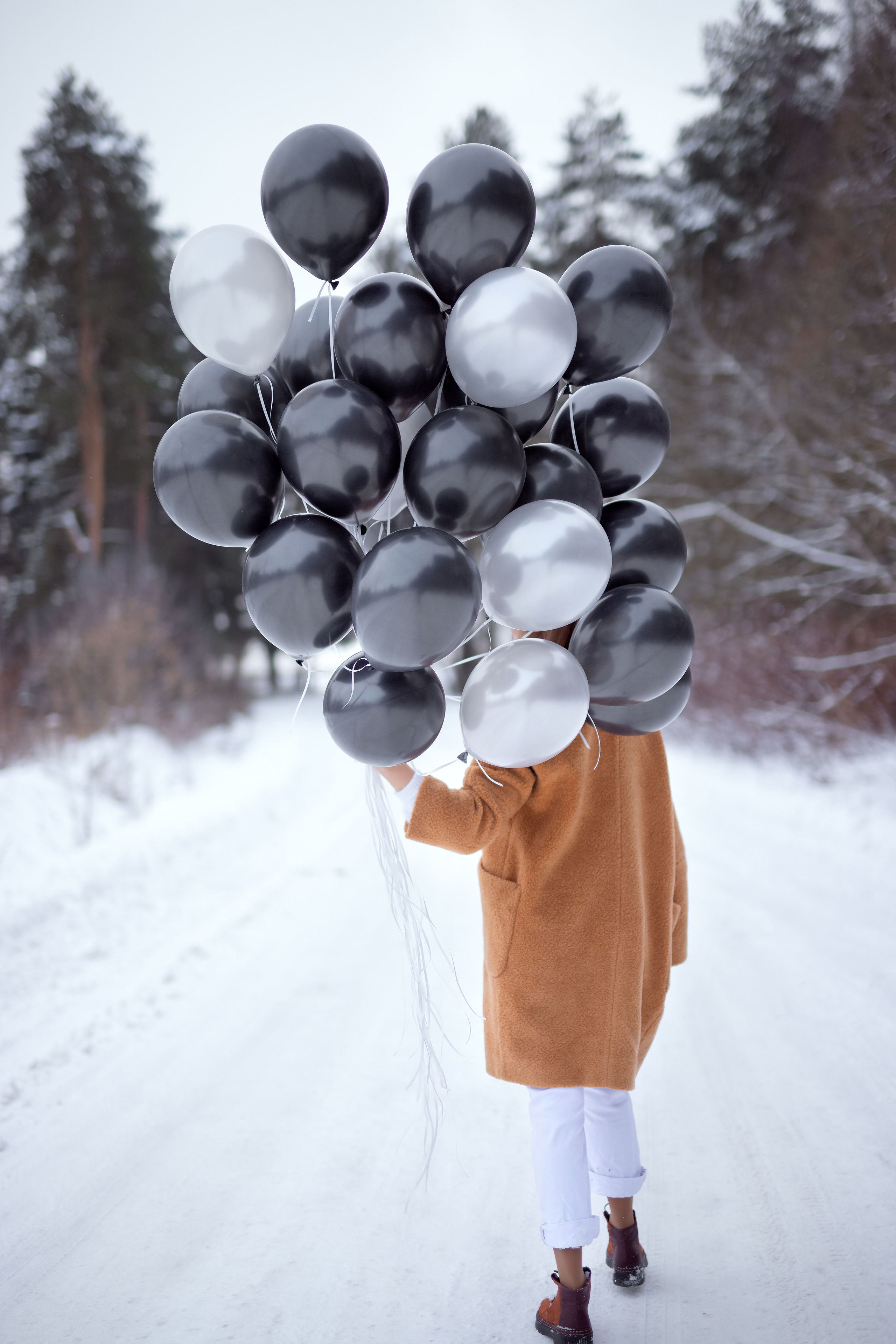 Катюша и воздушные шарики. Фотокомпания «Алые паруса» выпускные альбомы Москва и МО