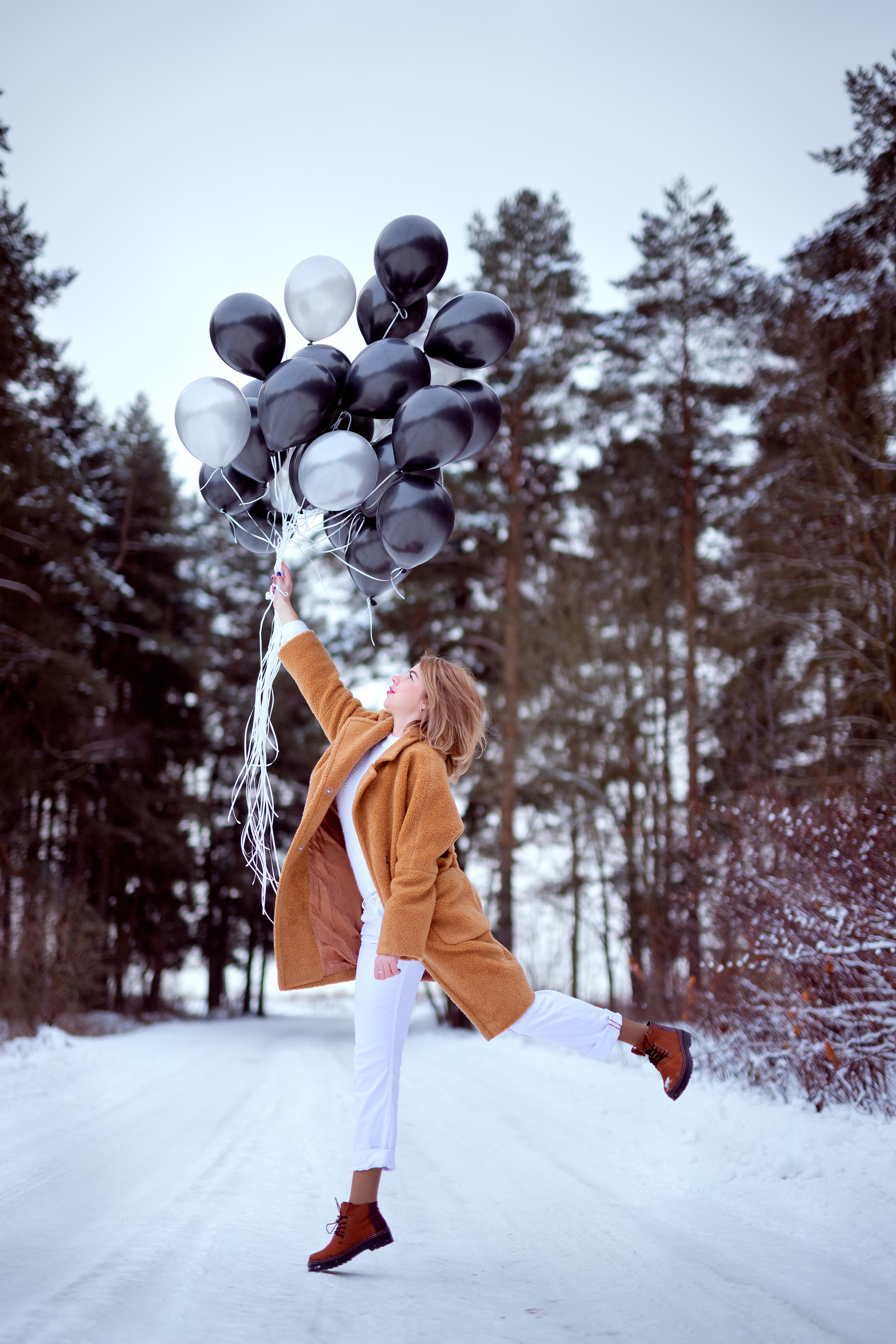 Катюша и воздушные шарики. Фотокомпания «Алые паруса» выпускные альбомы Москва и МО