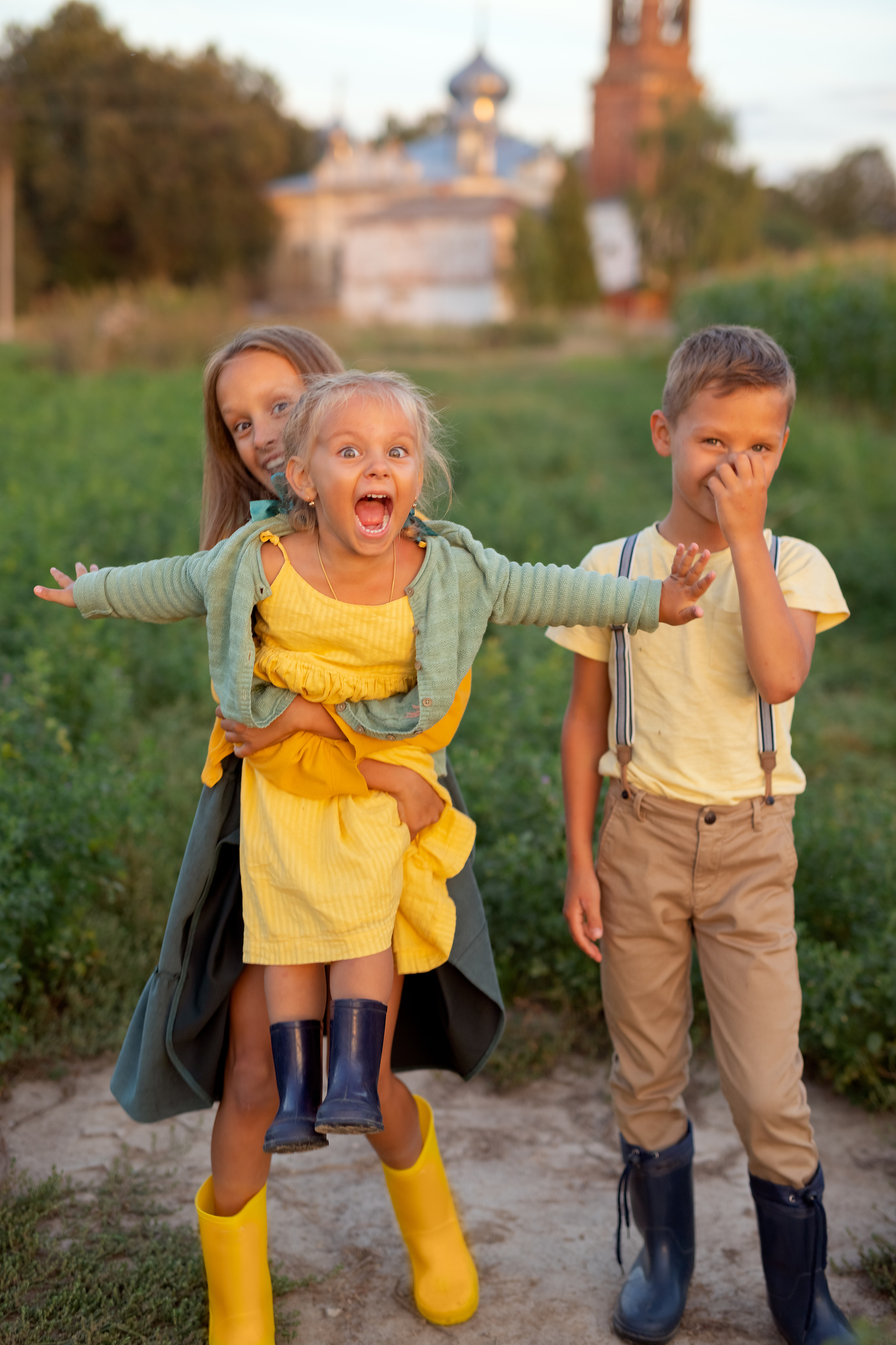 Эмоции, что может быть важней на детской фотосесии. Фотокомпания «Алые паруса» выпускные альбомы Москва и МО