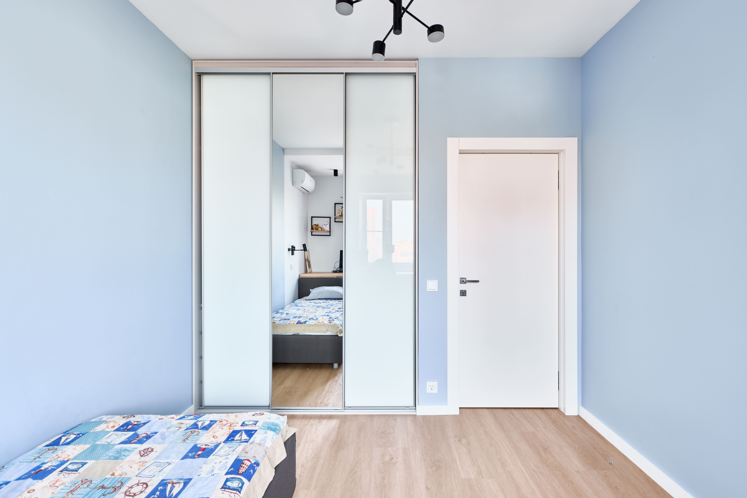 На улице Юных Ленинцев. Никита Хохловский фото и видео продакшн