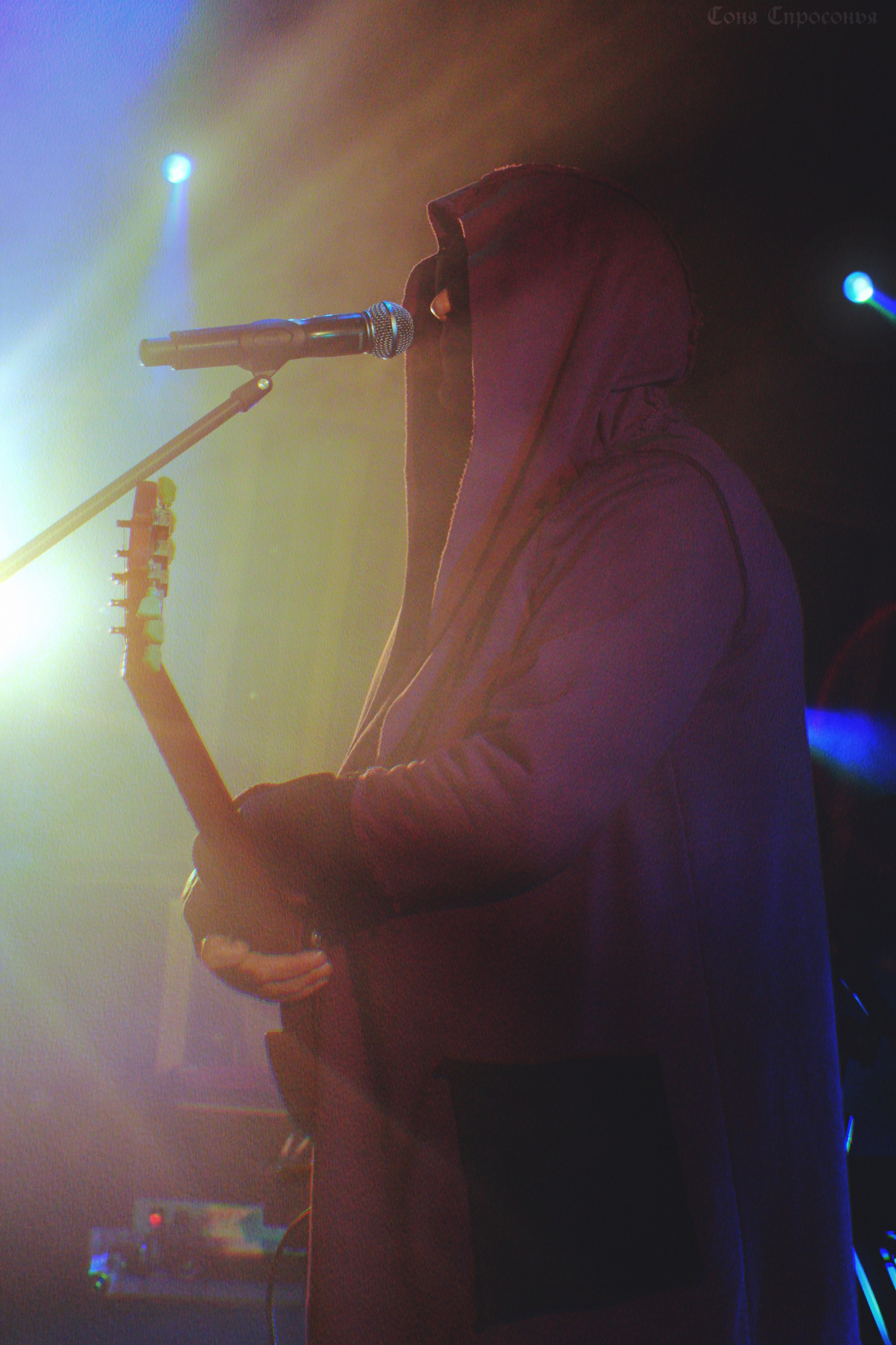 Синестетик 26.08.23. Концертный и портретный фотограф в Москве Соня Спросонья