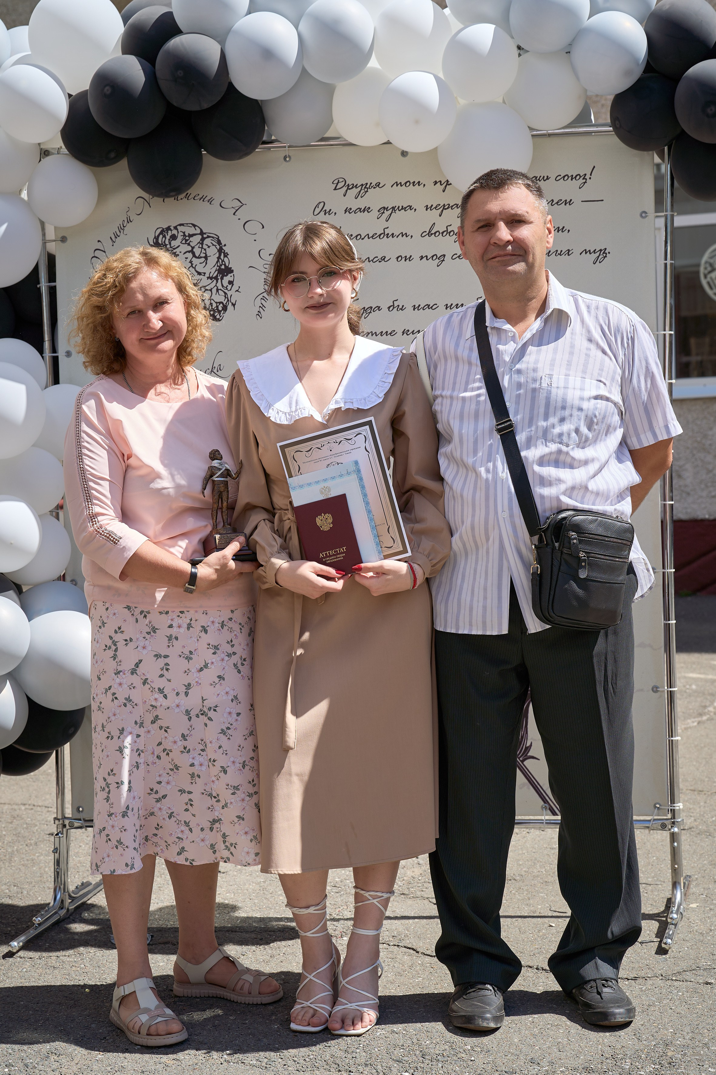 Вручение аттестатов 11 класс. Репортажный и портретный фотограф в Томске Ларионов Артём