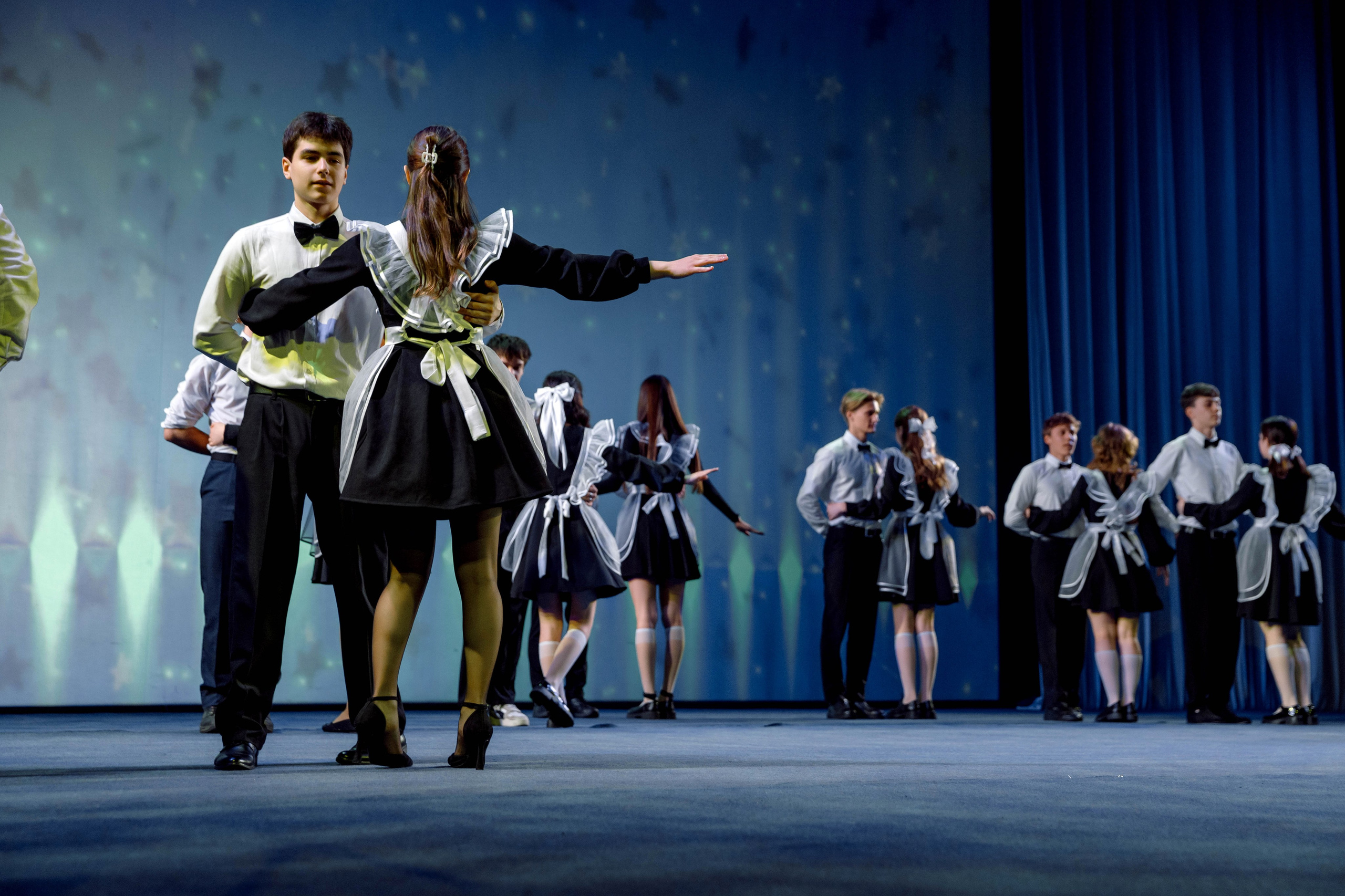 Гимназия 25 — последний звонок (Драм Театр). Свадебный фотограф Иркутск, репортажный фотограф Иркутск