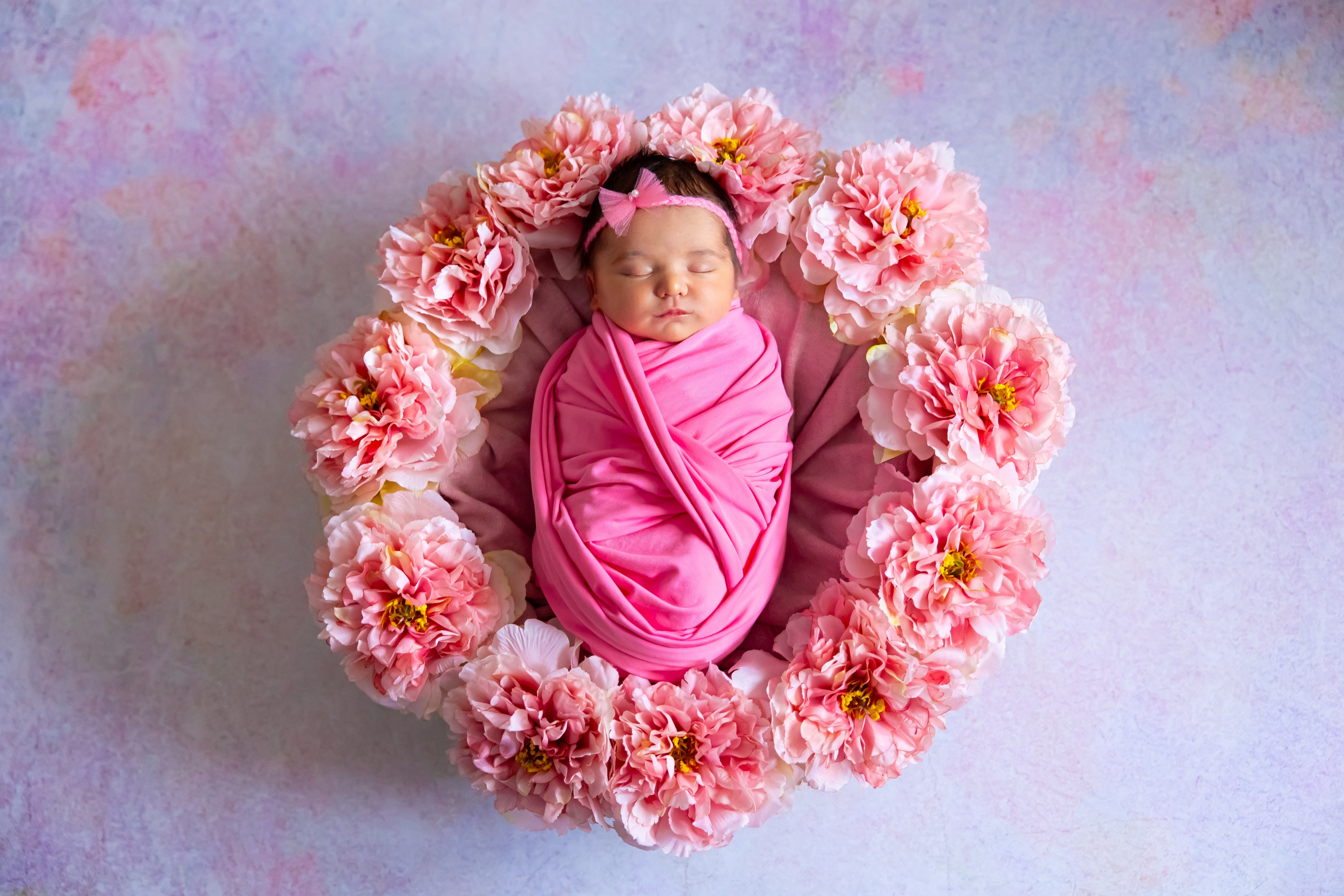 Кира в пионах. Оксана Ромашкина- семейный и ньюборн фотограф из Москвы