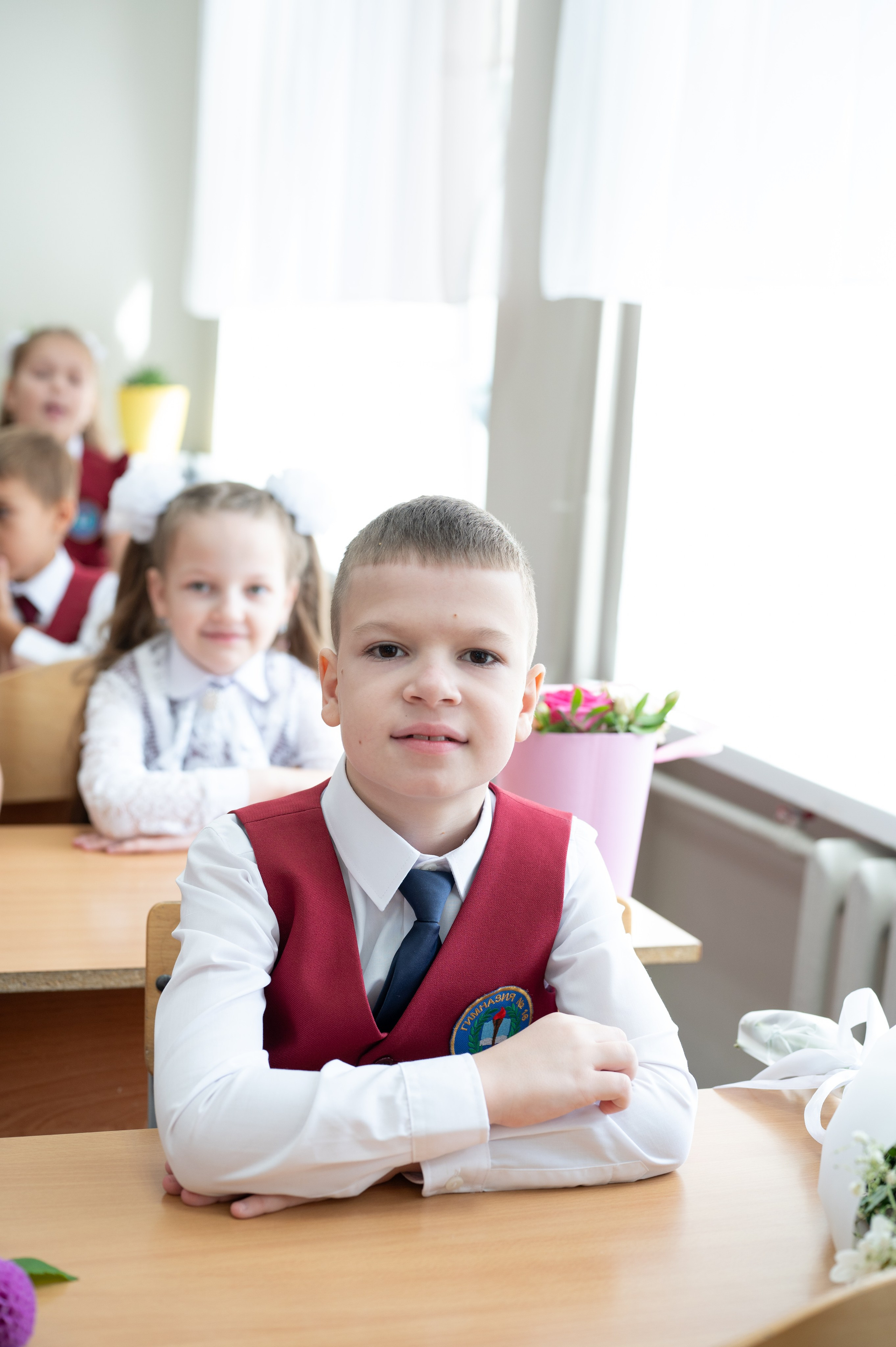 1 сентября 16 гимназия 2 класс (линейка + в классе+ на улице). Фотограф новорожденных, семейный детский в Тюмени Татьяна Морозова