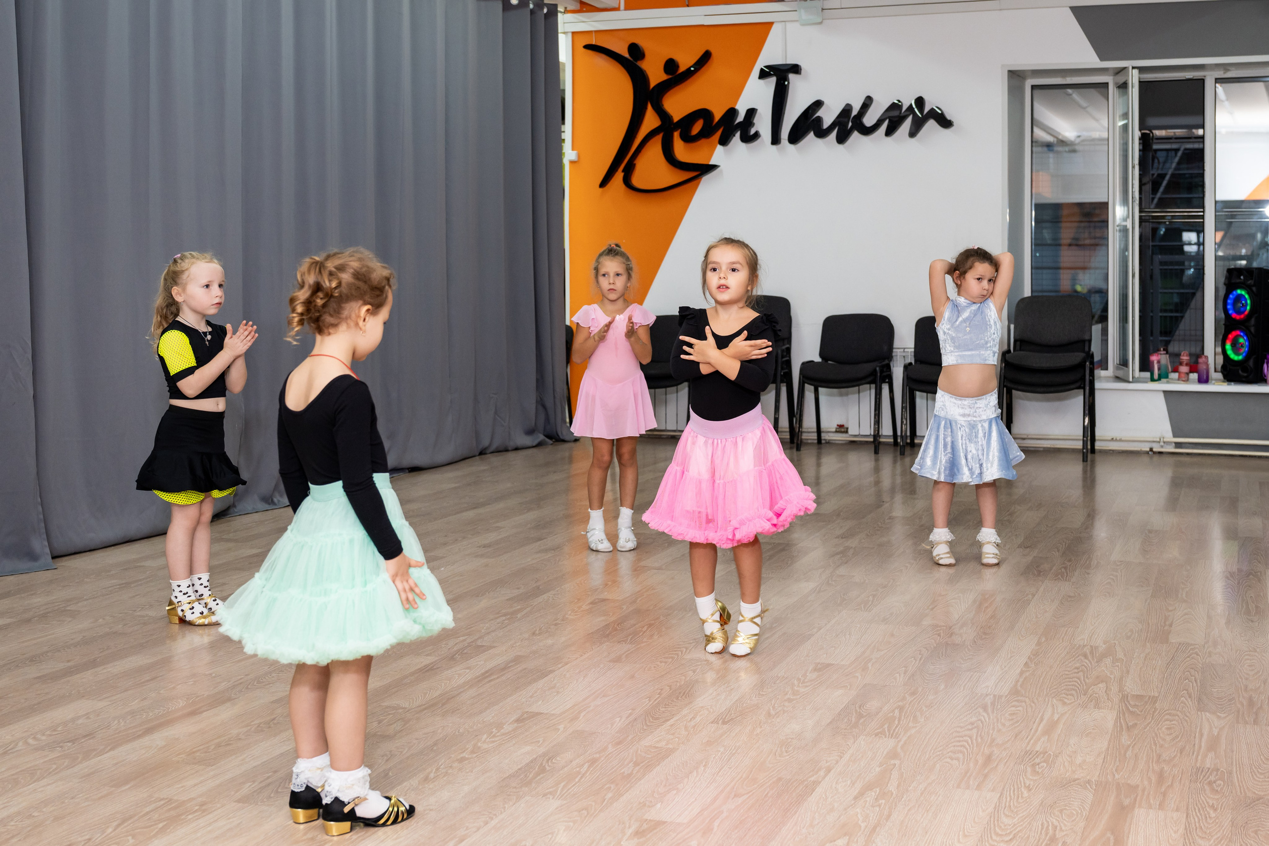 Группа 3-6 лет первый и второй год обучения. КонТакт — спортивные бальные танцы в Москве