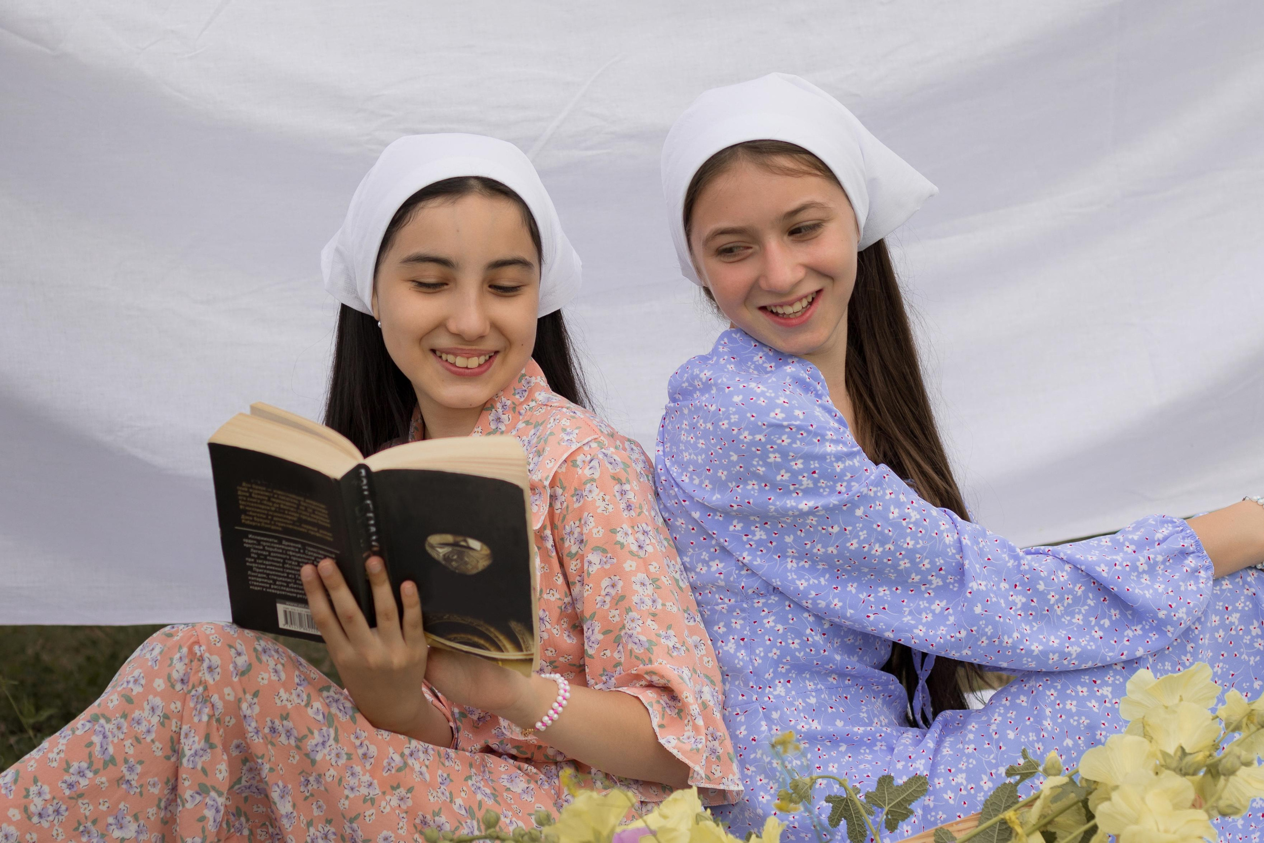 Подружки). Школьный фотограф в г. Нальчик Галимат Абитова