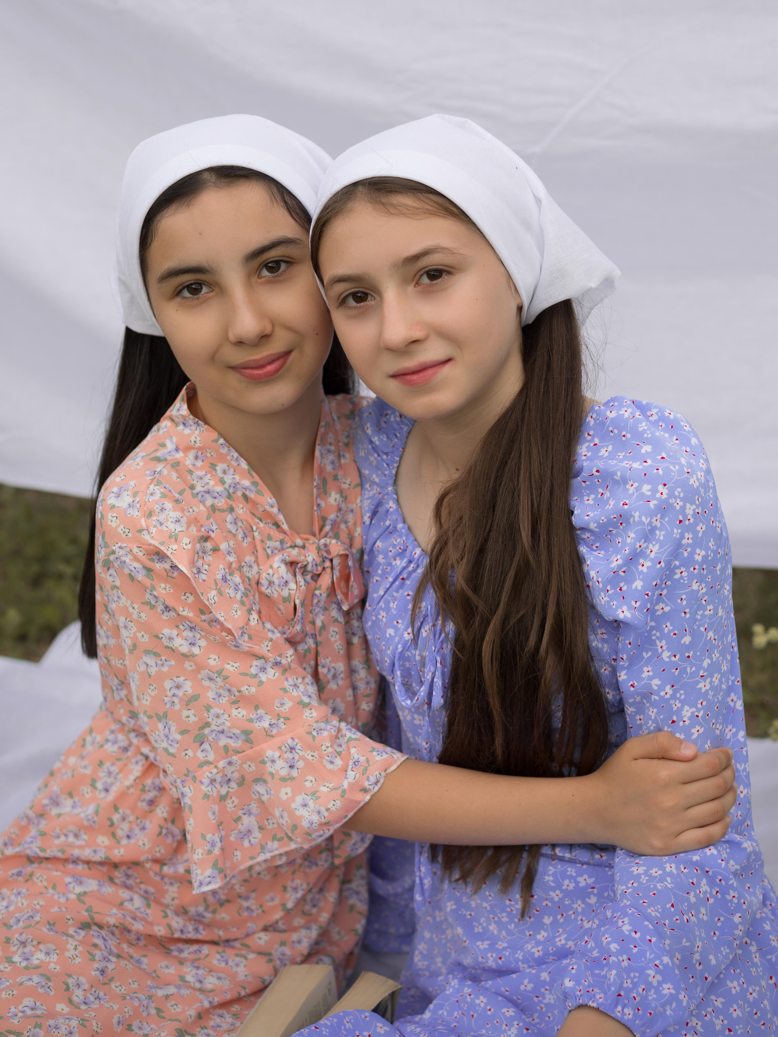 Подружки). Школьный фотограф в г. Нальчик Галимат Абитова