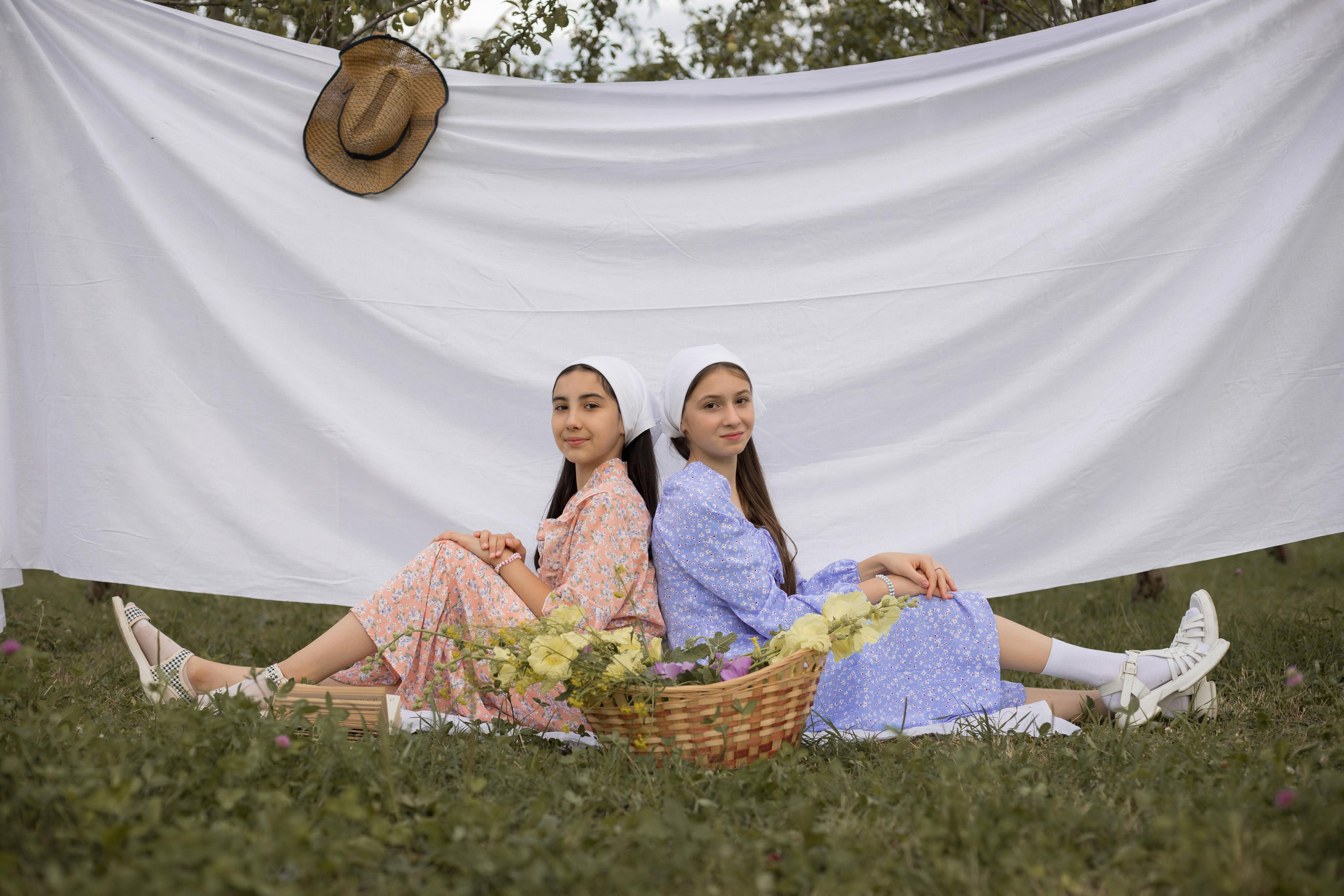 Подружки). Школьный фотограф в г. Нальчик Галимат Абитова