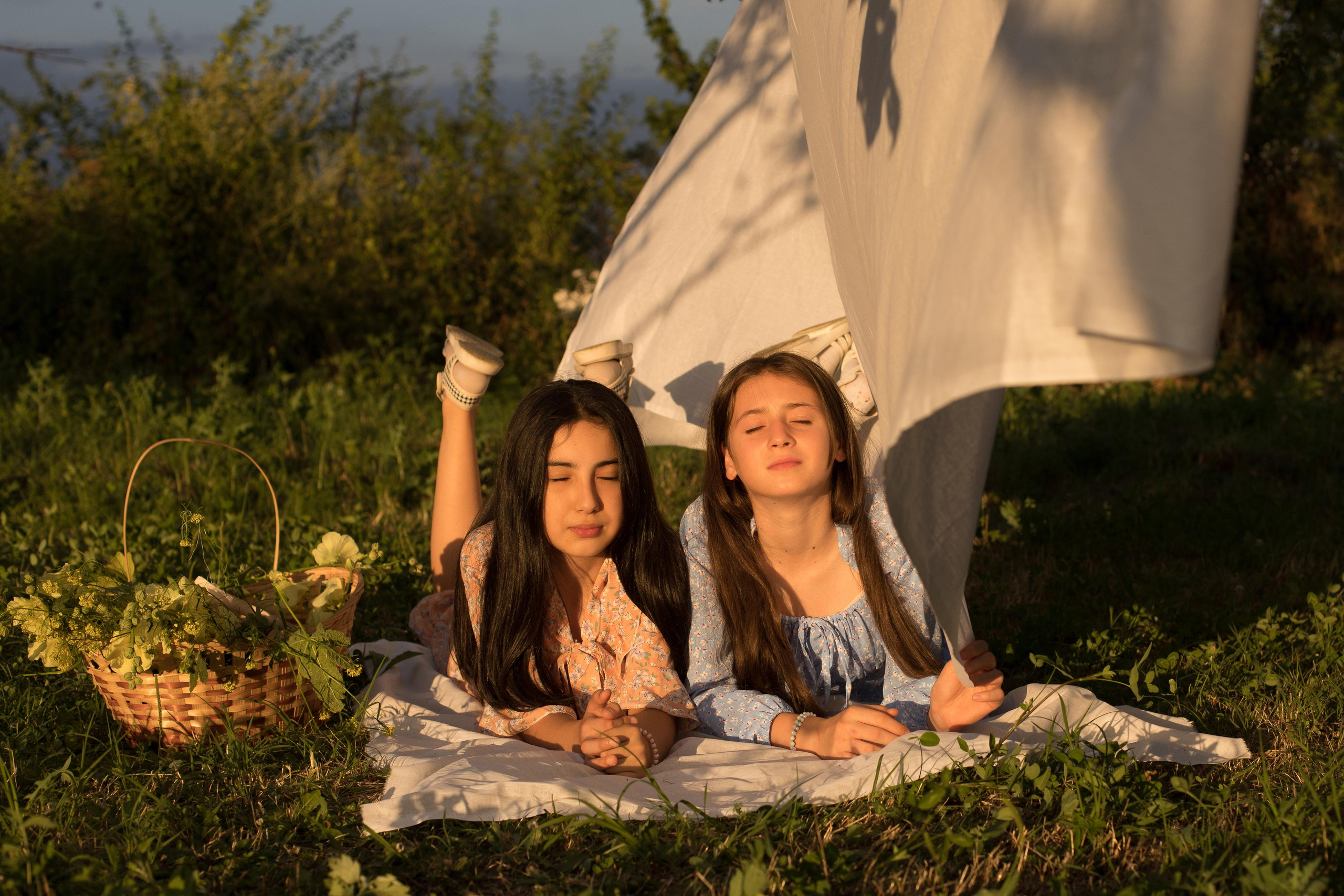 Подружки). Школьный фотограф в г. Нальчик Галимат Абитова