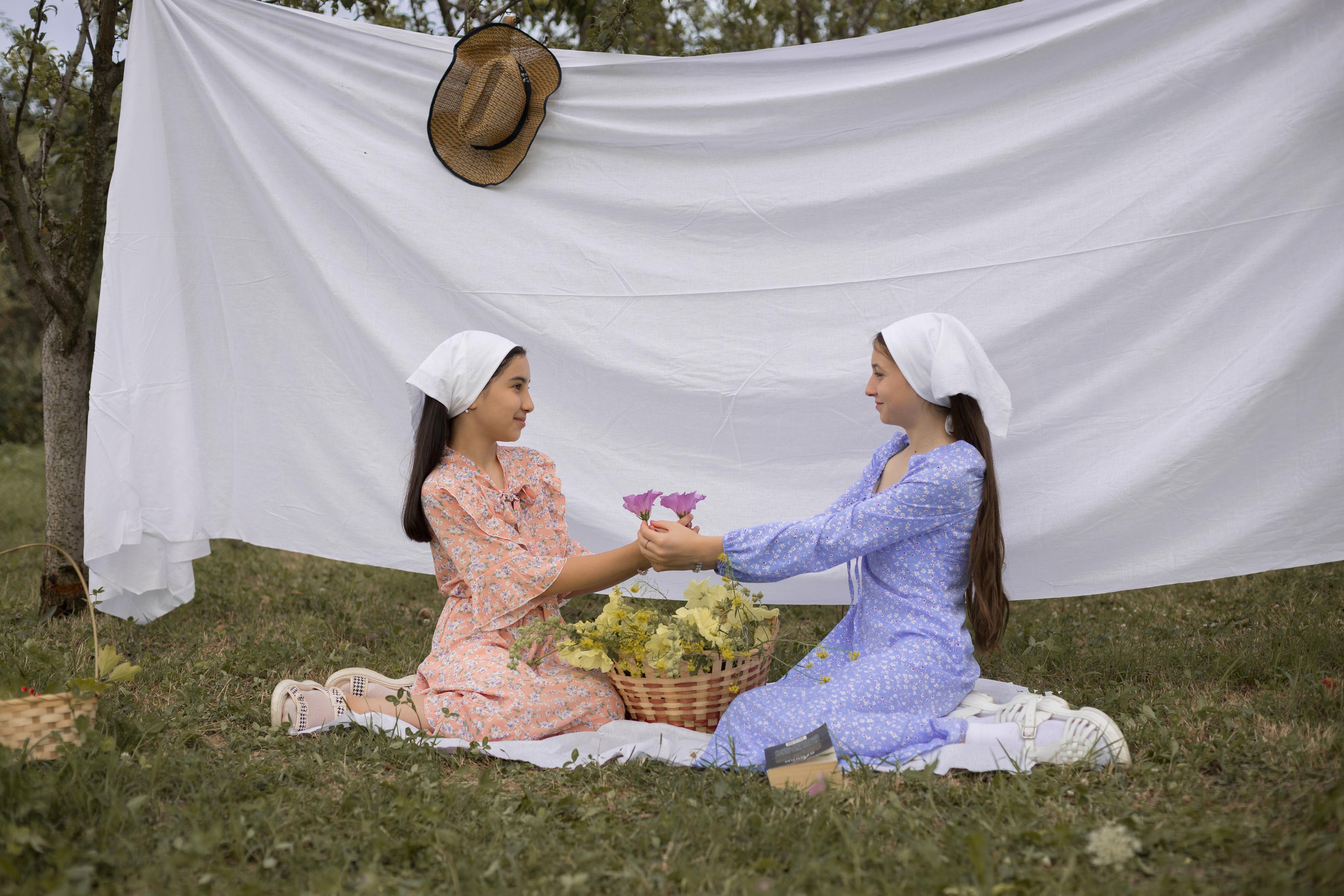 Подружки). Школьный фотограф в г. Нальчик Галимат Абитова