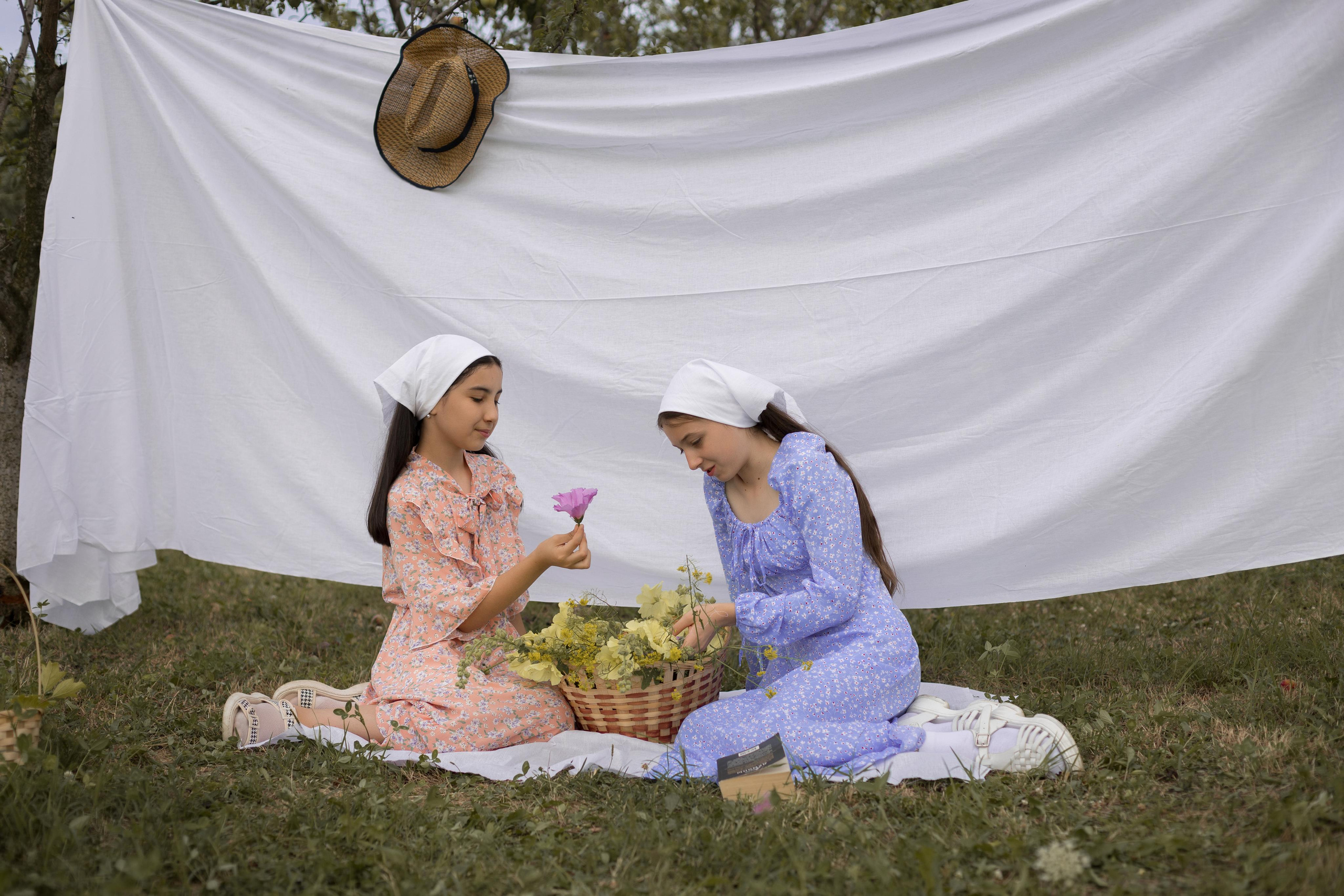 Подружки). Школьный фотограф в г. Нальчик Галимат Абитова