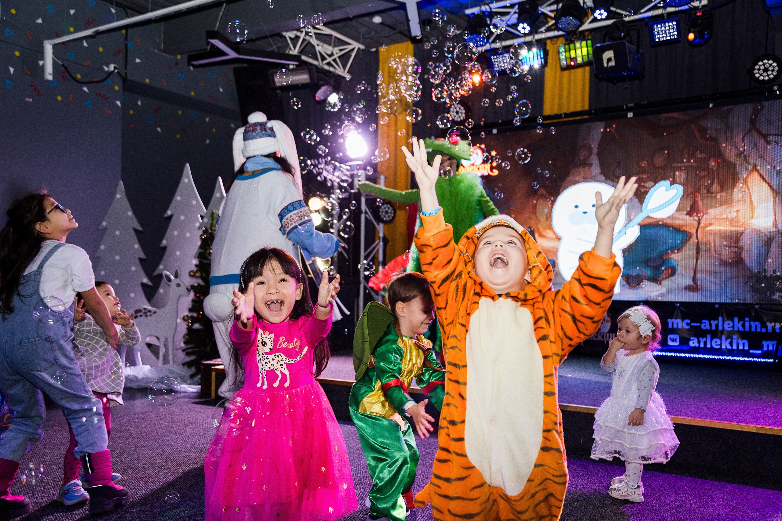 Новогодние утренники. Детский фотограф видеограф в Хабаровске Михаил Орлов