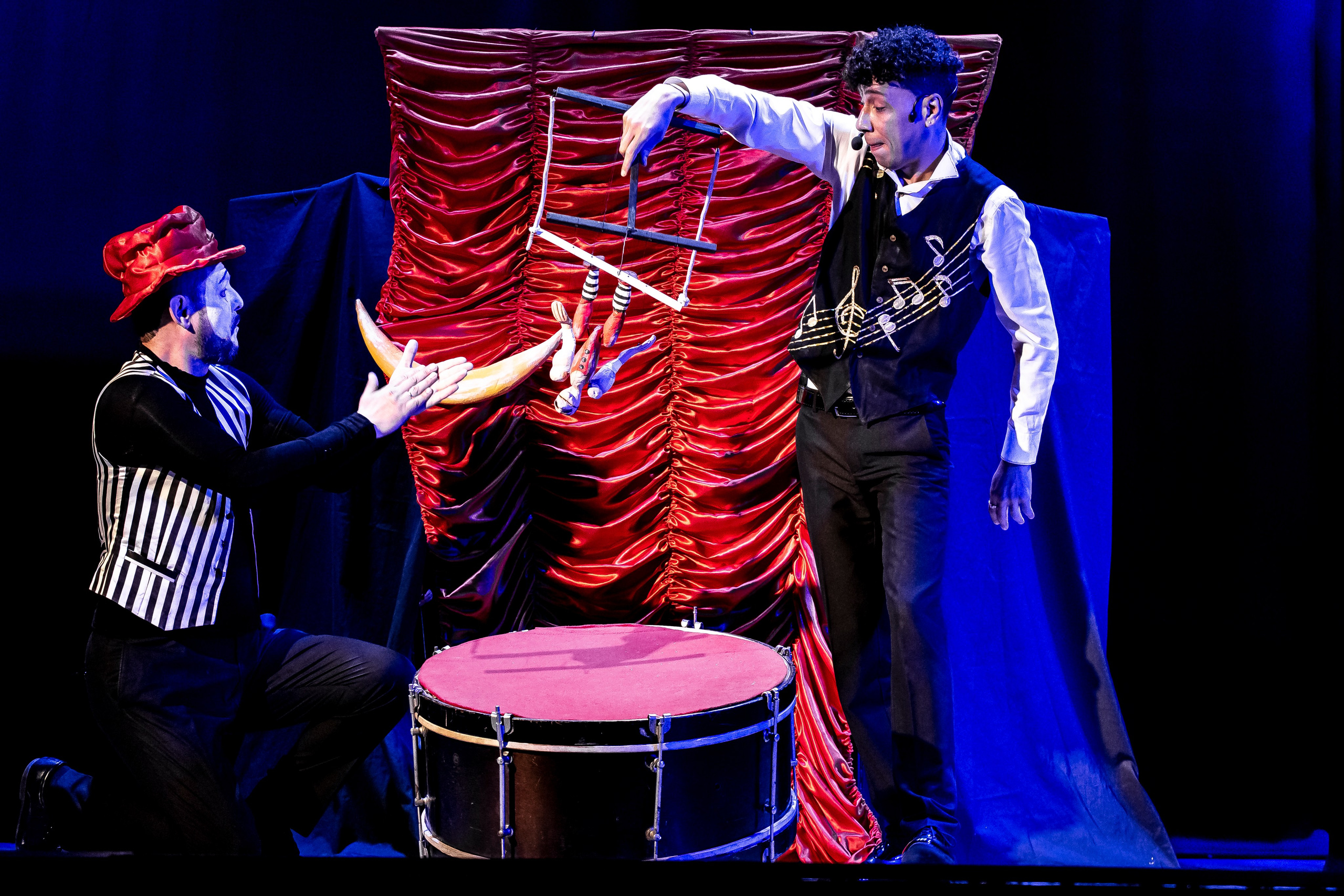 Цирк из Саквояжа спектакль театра САКВОЯЖ. Фотограф в Сочи Юрий Шептаев