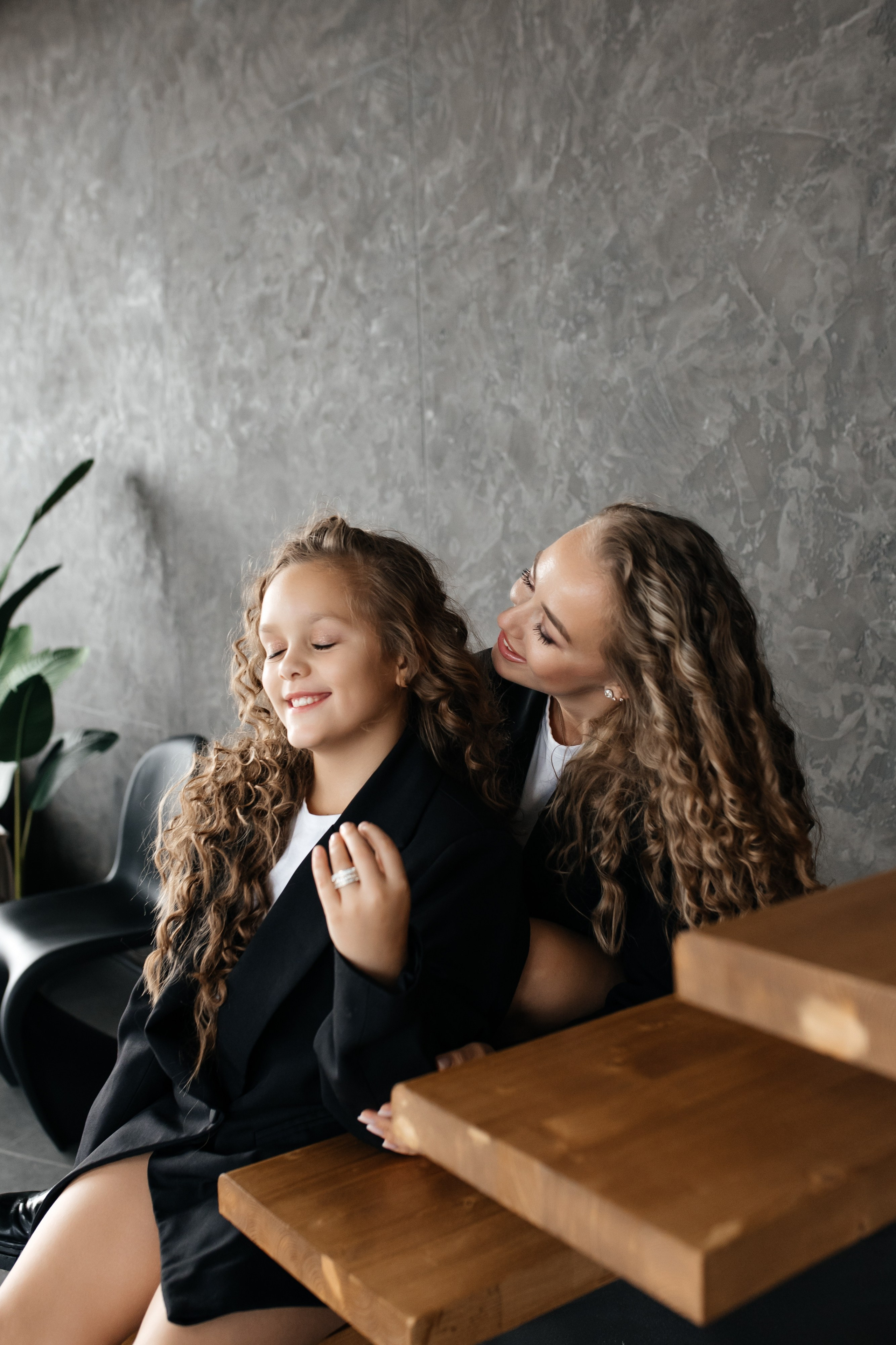 Mother & daughter. ФОТОГРАФ
