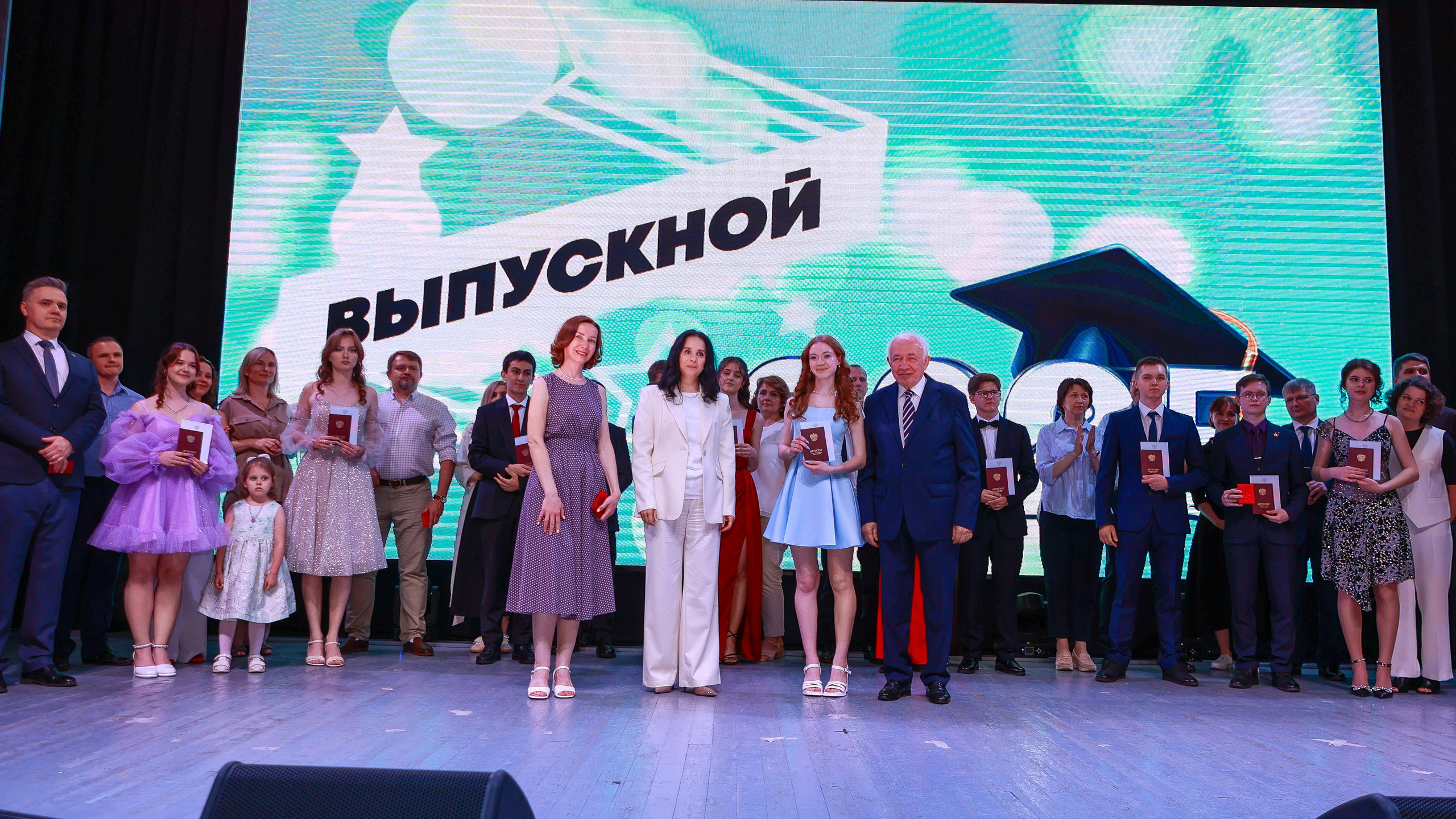 Вручение аттестатов 11 класс в Домодедовский лицей № 3. Выпускные альбомы и школьный фотограф в Подольске, Троицке, Щербинке, Москве и Московской области