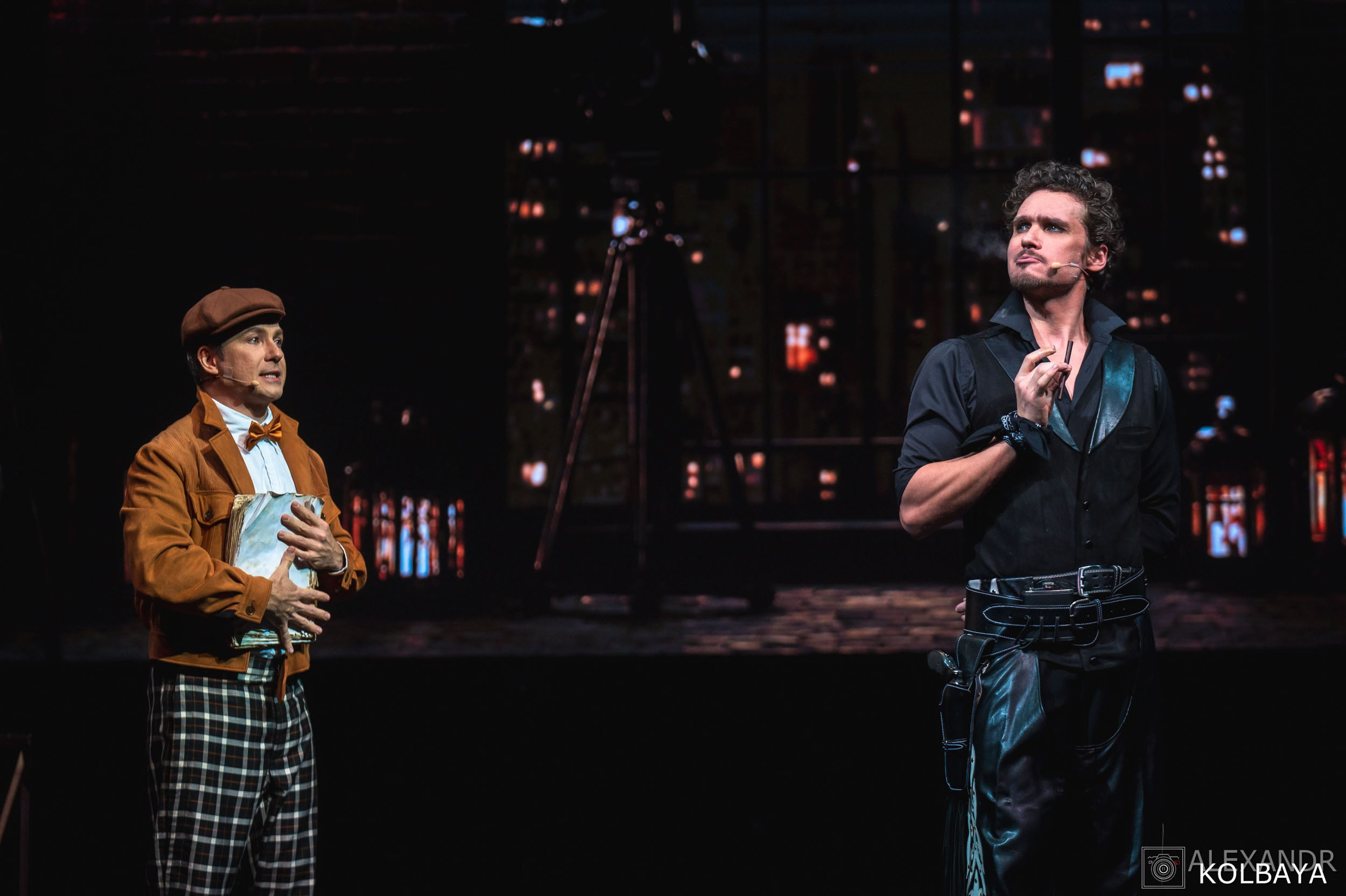 Фотографии со спектакля «Привет, я тетя Чарли». Концертный и театральный репортажный фотограф в Москве Александр Колбая