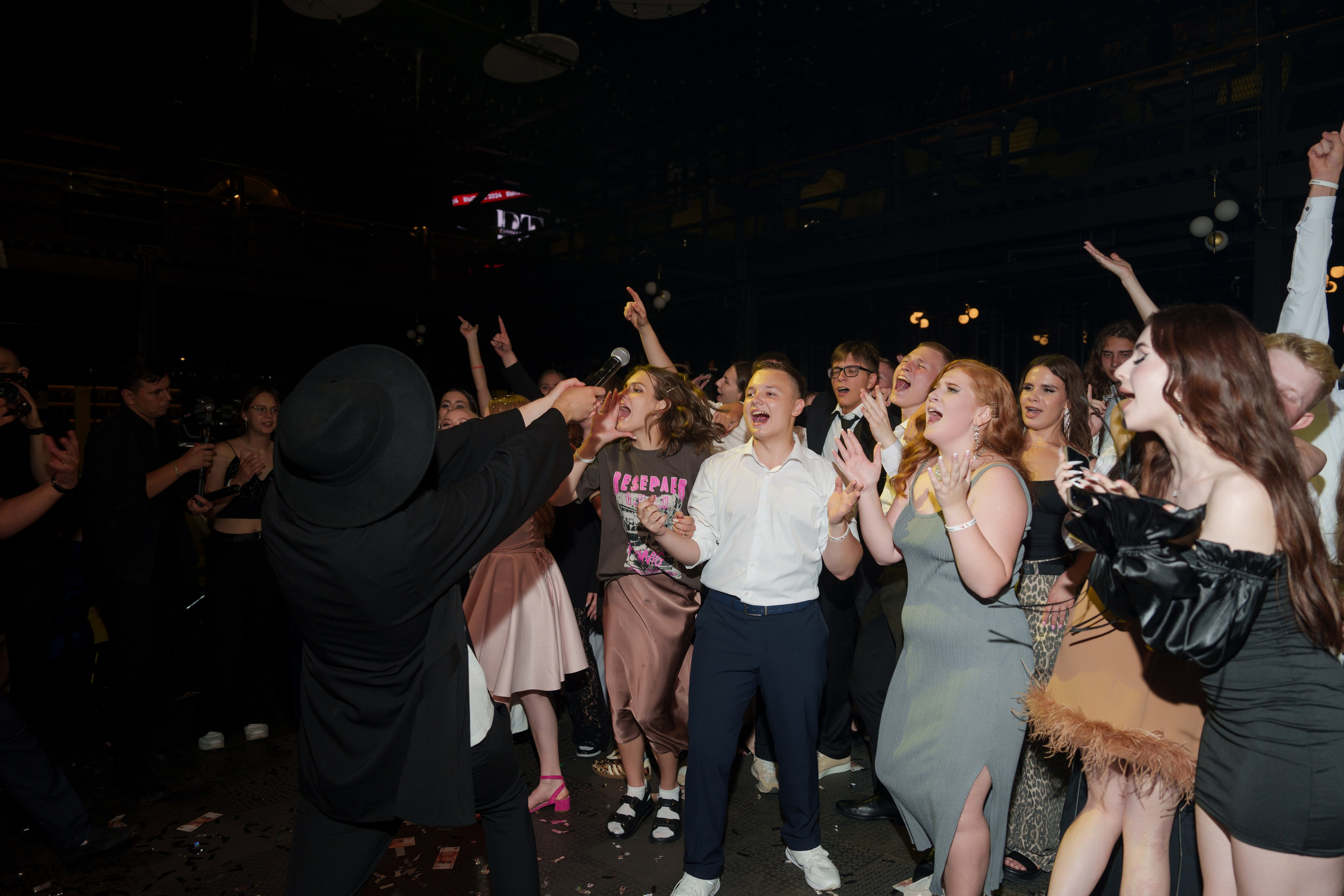 Выпускной Гимназия 7. Свадебный и репортажный фотограф Элина Козырьянова