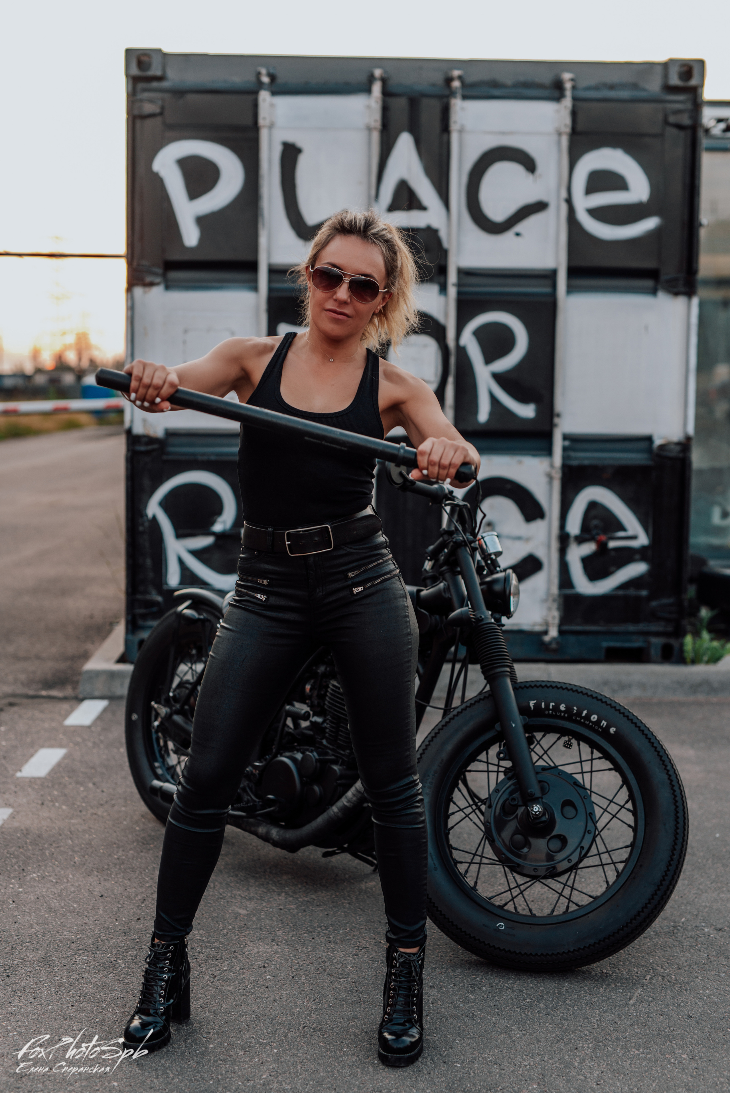 Ольга и Custom Moto. Фотограф в Санкт-Петербурге и Ленинградской области