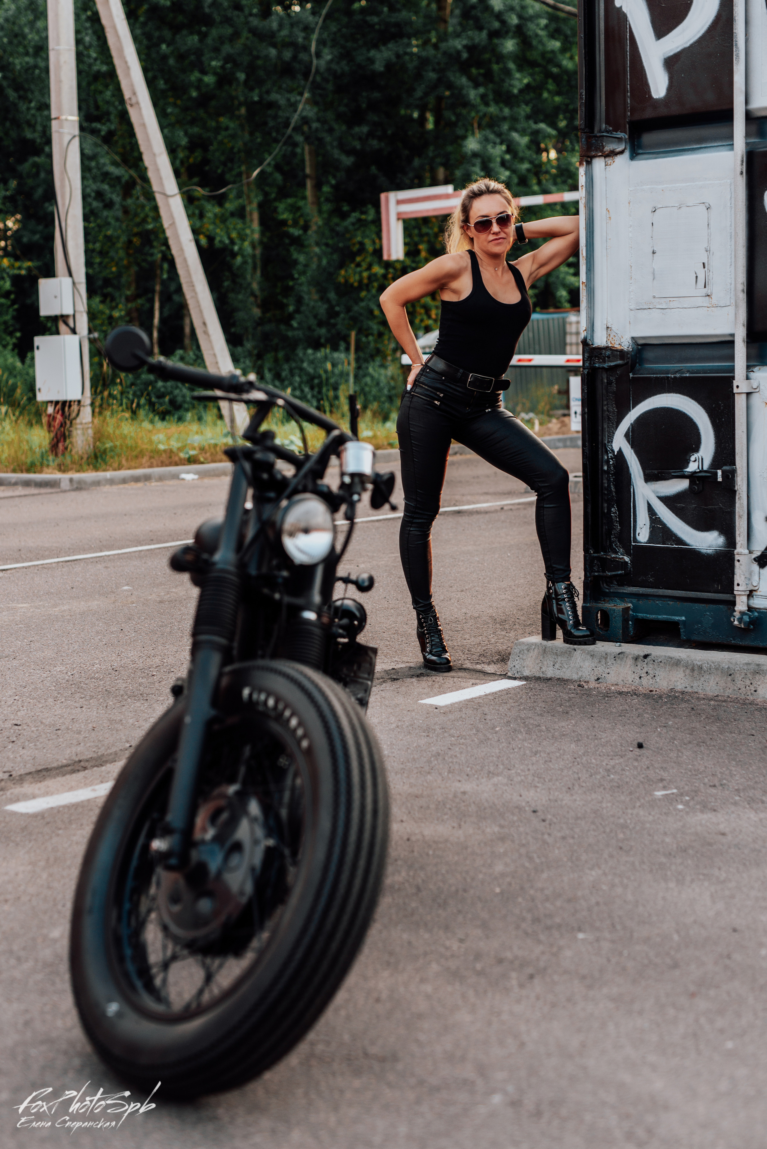 Ольга и Custom Moto. Фотограф в Санкт-Петербурге и Ленинградской области
