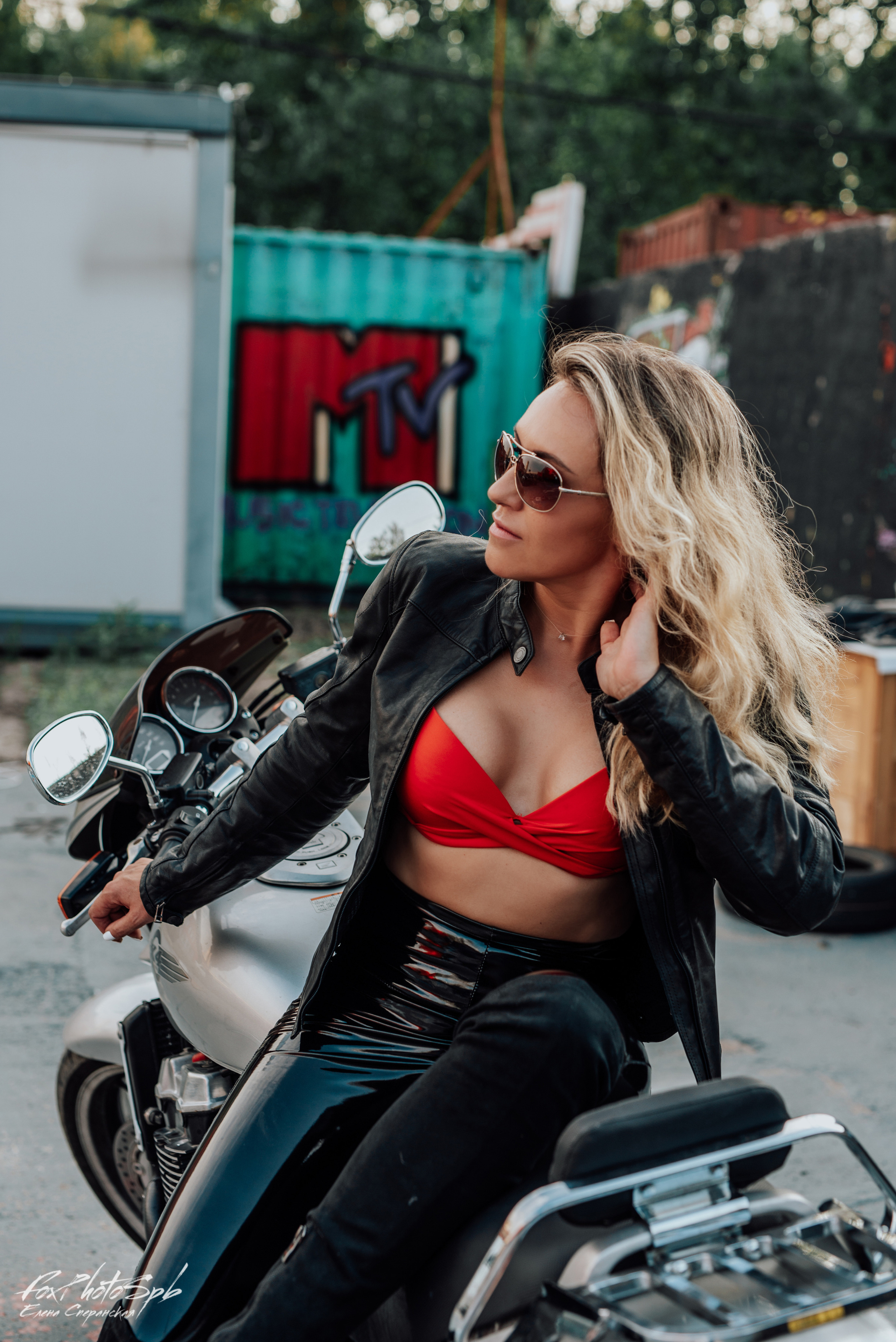 Ольга и HONDA X4. Фотограф в Санкт-Петербурге и Ленинградской области