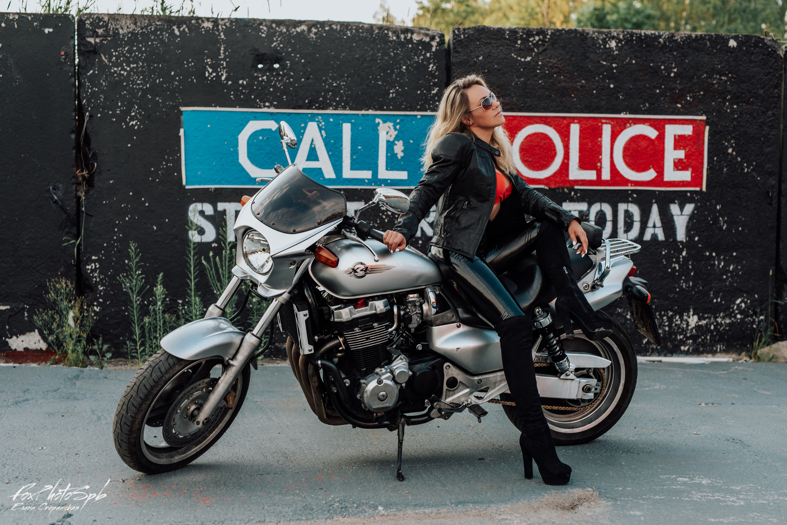 Ольга и HONDA X4. Фотограф в Санкт-Петербурге и Ленинградской области