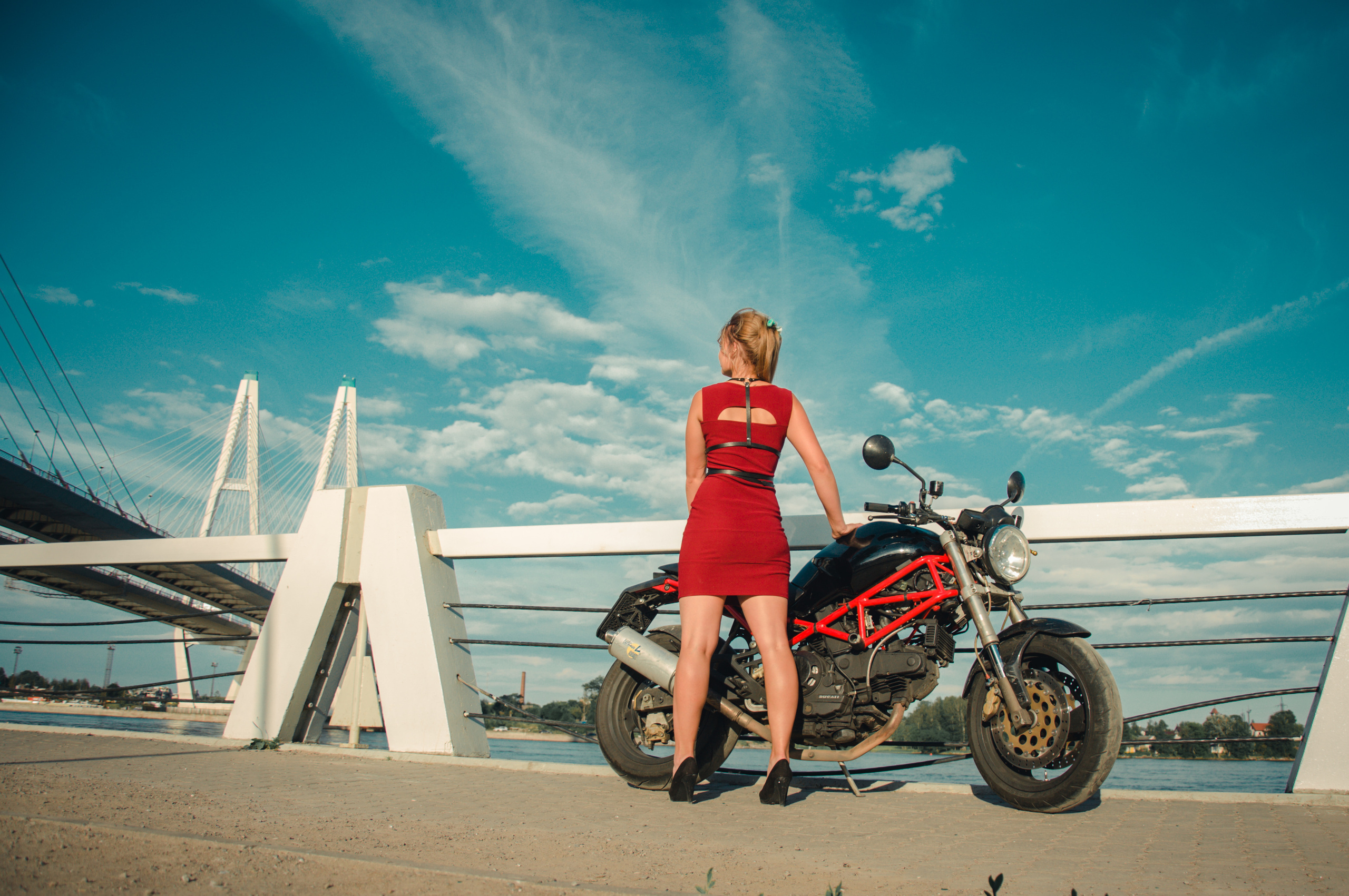 Дарья. Вантовый мост