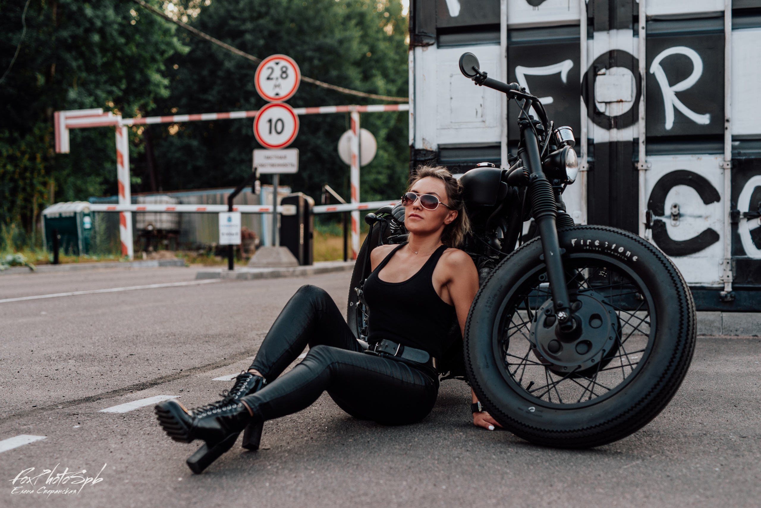 Ольга и Custom Moto. Фотограф в Санкт-Петербурге и Ленинградской области