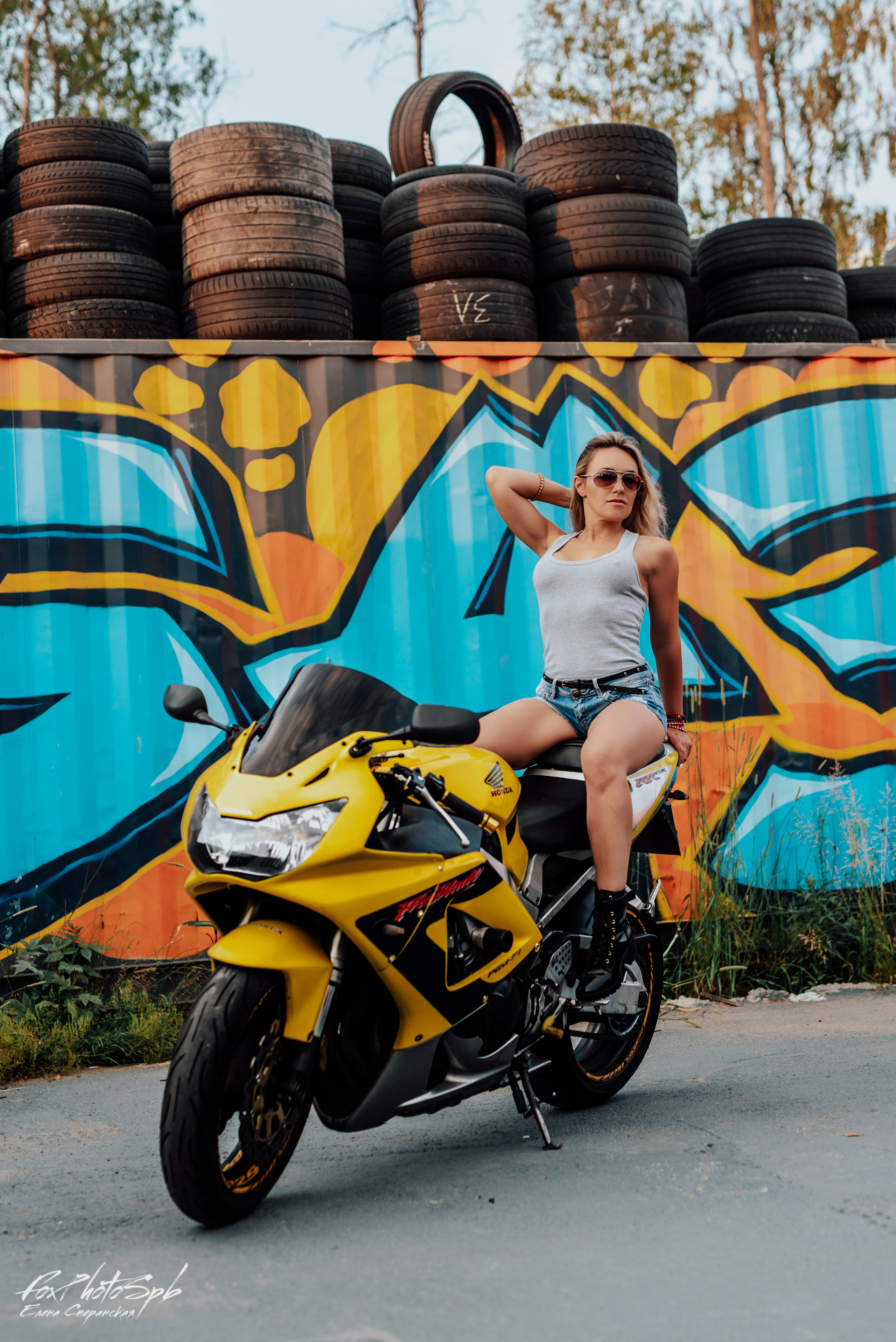 Ольга и HONDA CBR. Фотограф в Санкт-Петербурге и Ленинградской области